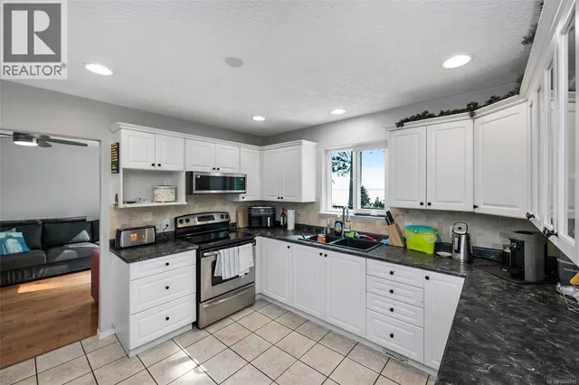 2437 BENKO ROAD, Mill Bay 3