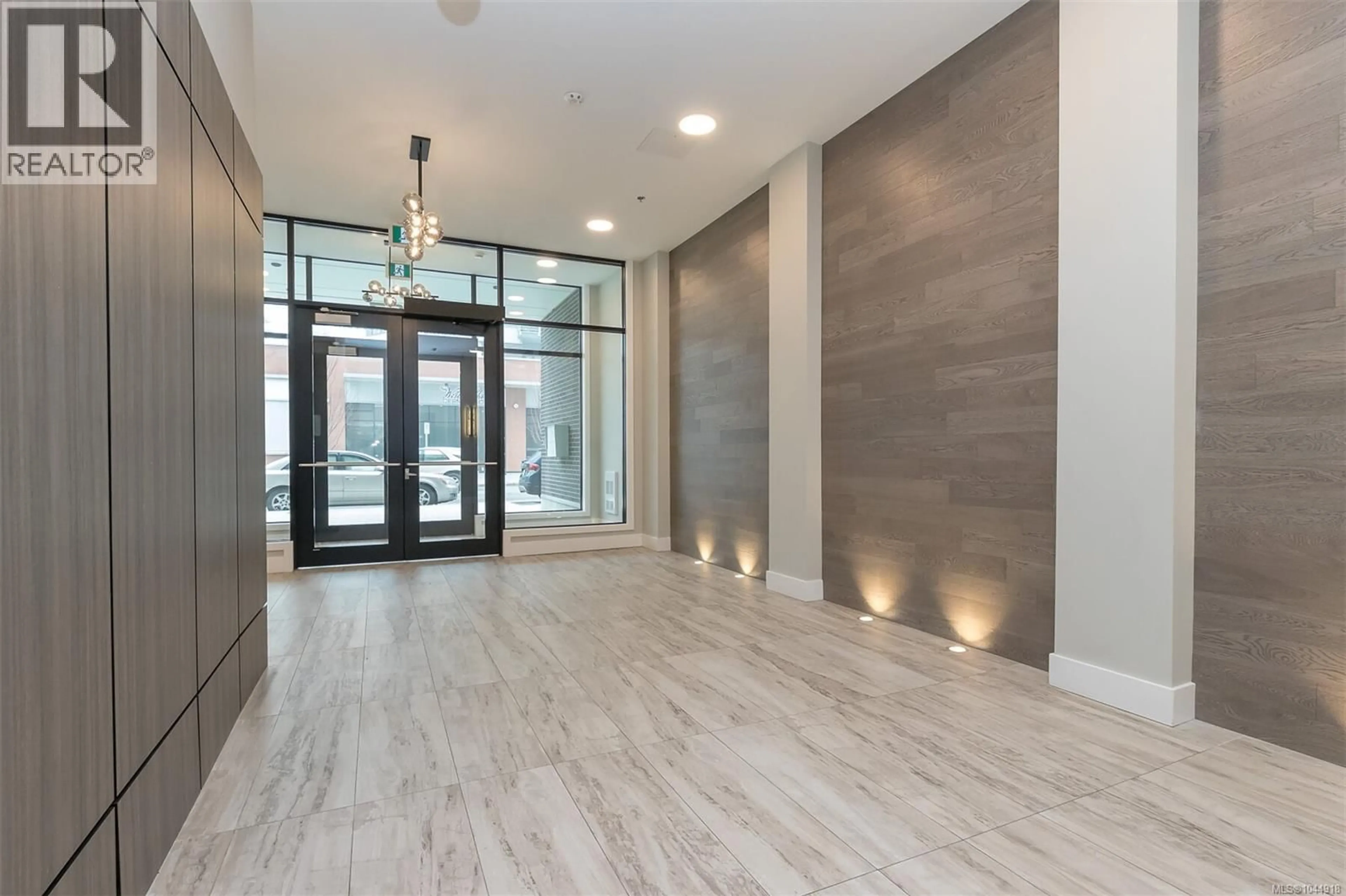 Indoor foyer for 606 - 967 WHIRLAWAY CRESCENT, Langford British Columbia V9B6W6