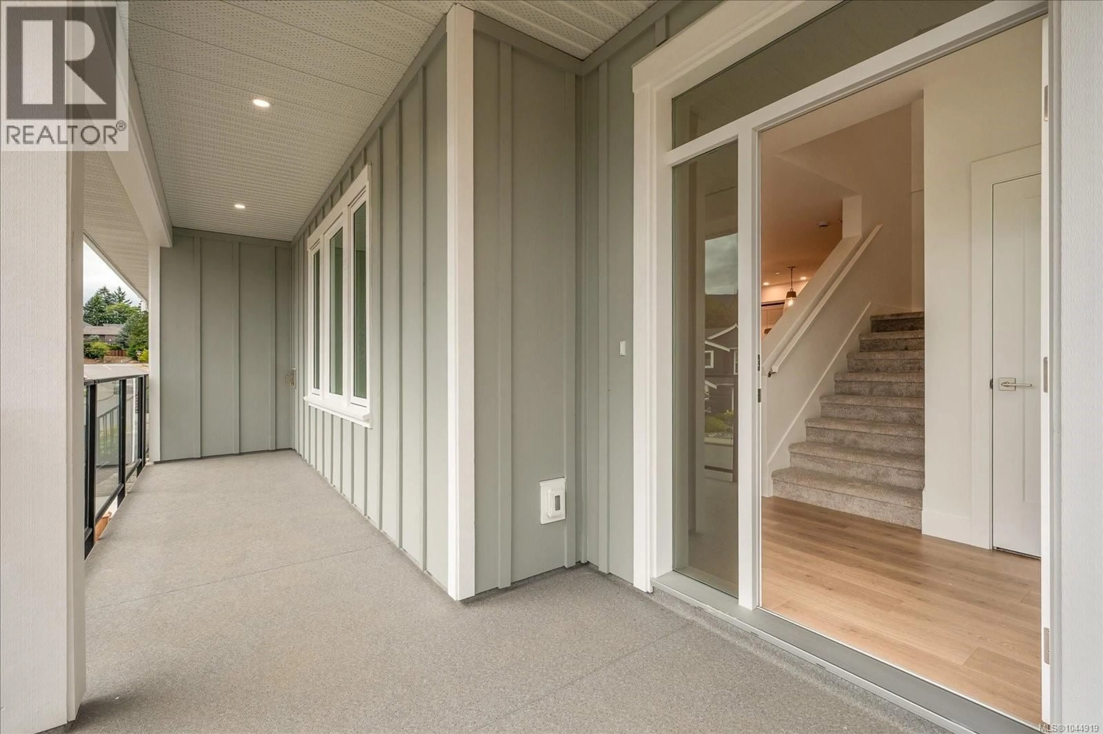 Indoor foyer for 3800 MARJORIE WAY, Nanaimo British Columbia V9T0K3