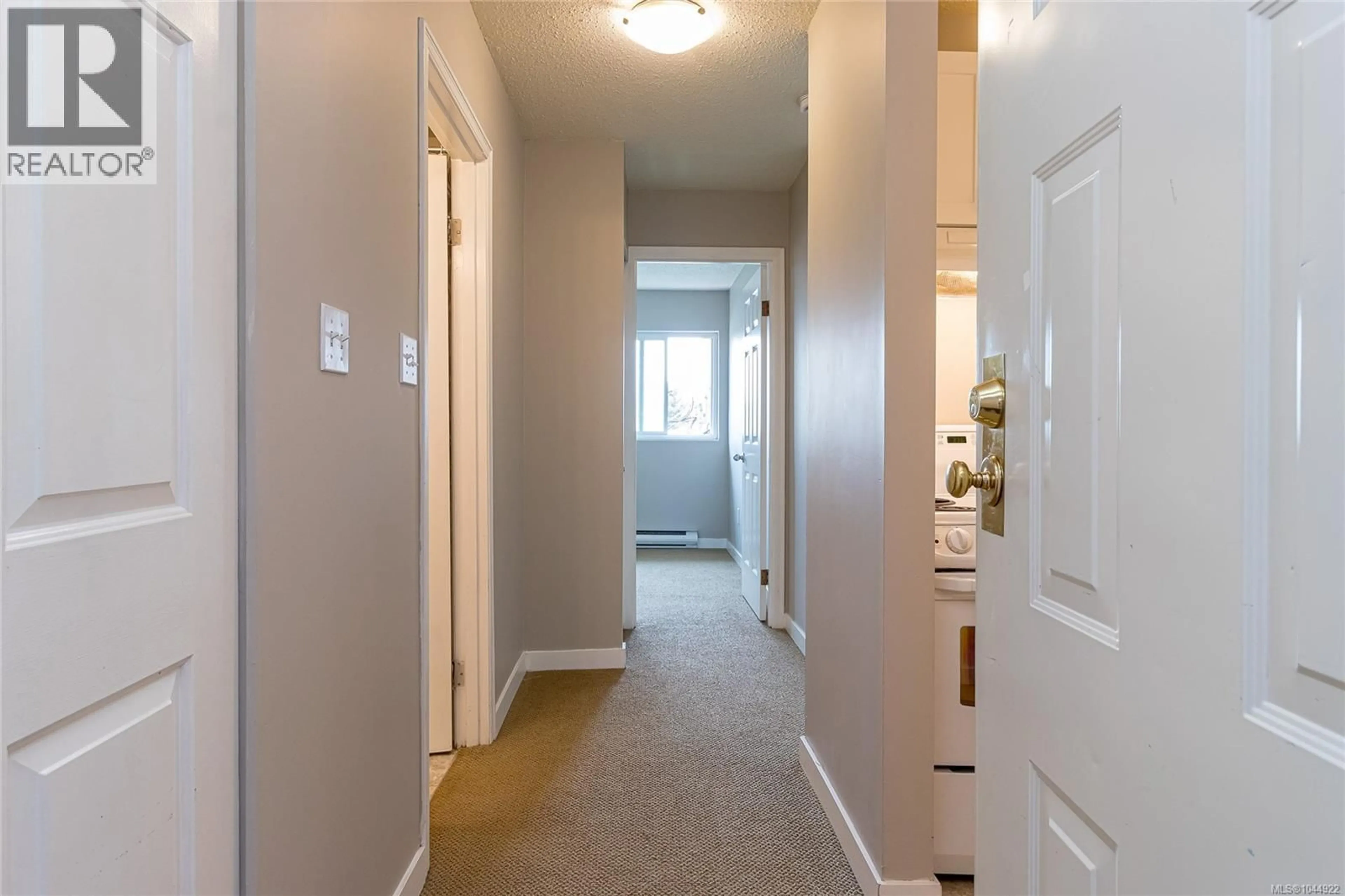 Indoor entryway for 310 - 2515 ALEXANDER STREET, Duncan British Columbia V9L2W8