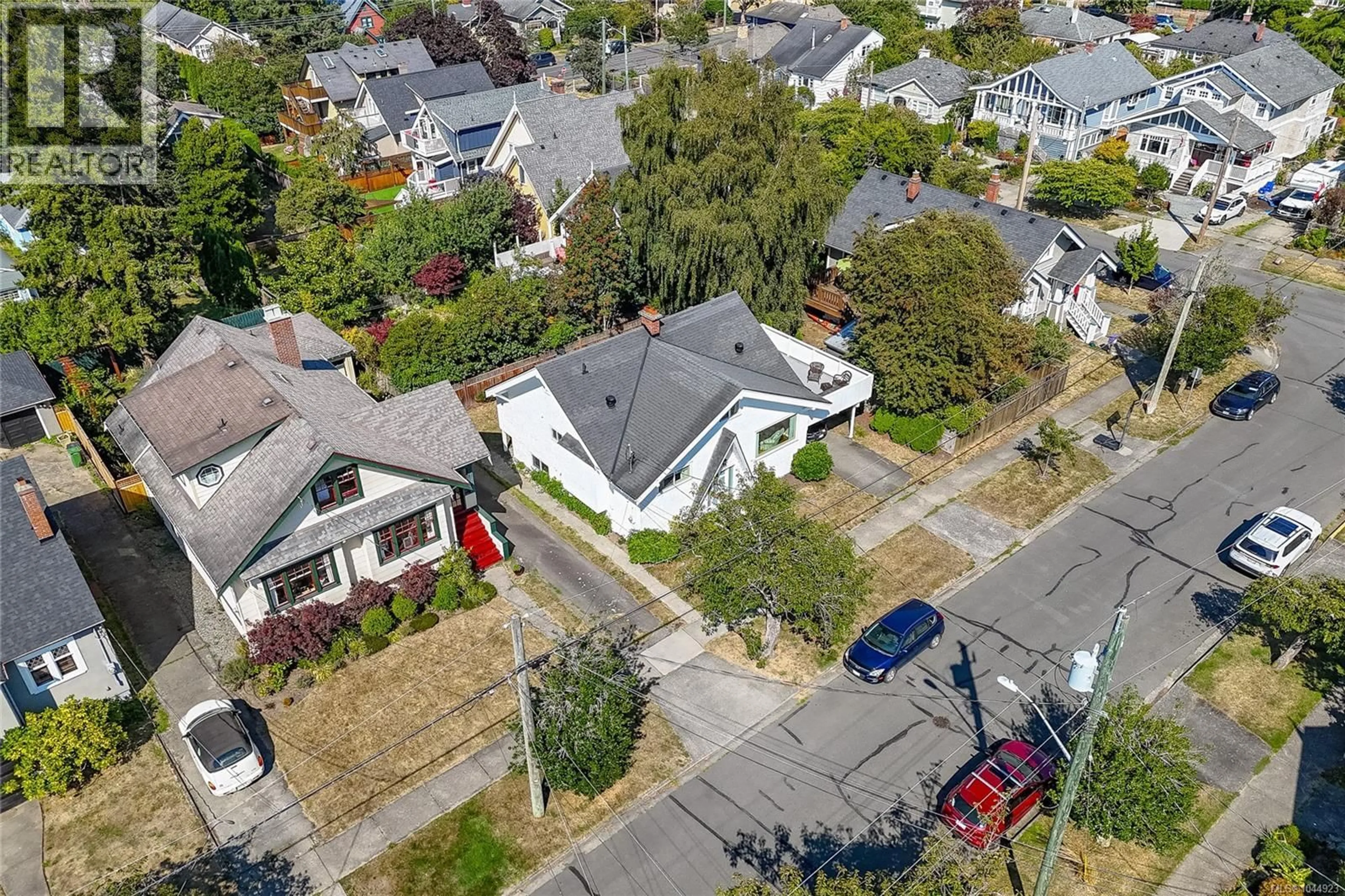 A pic from outside/outdoor area/front of a property/back of a property/a pic from drone, street for 1146 LEONARD STREET, Victoria British Columbia V8V2S4