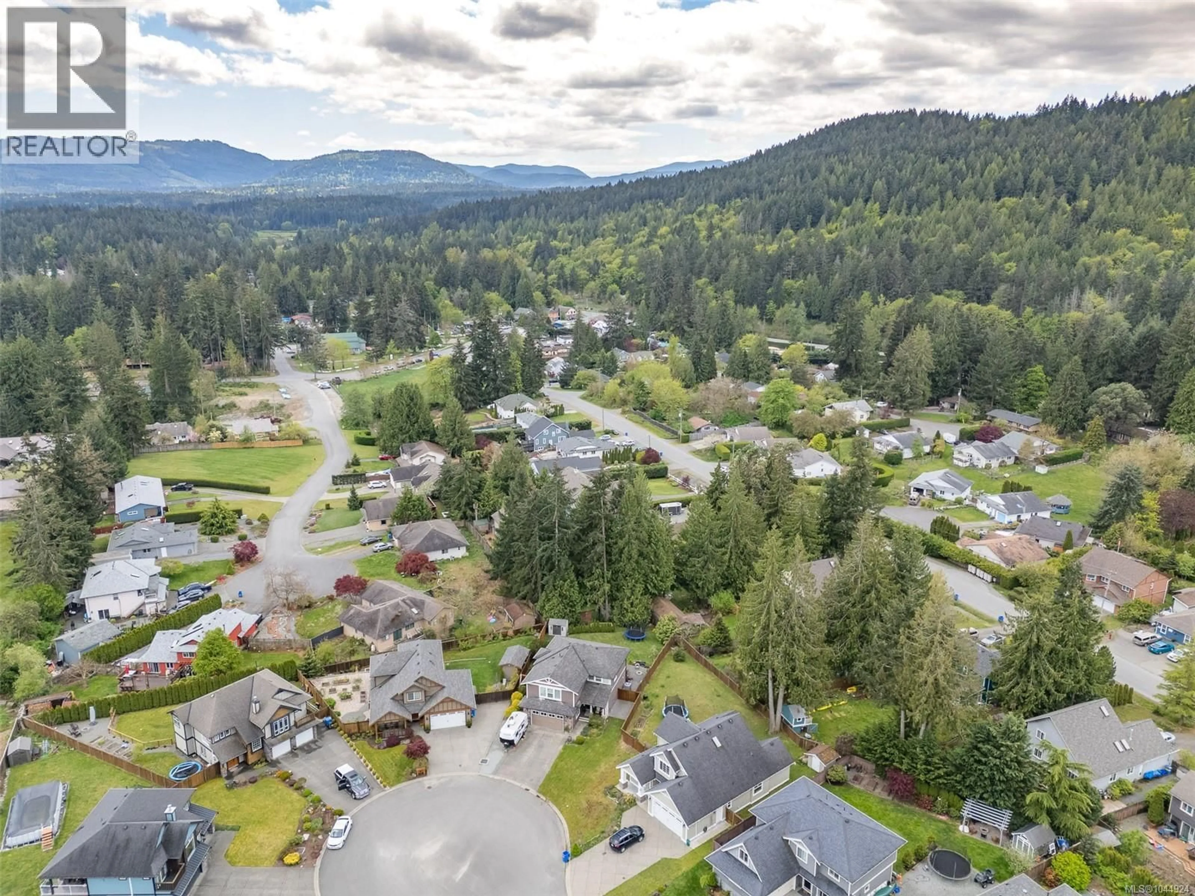 A pic from outside/outdoor area/front of a property/back of a property/a pic from drone, mountain view for 3638 SOREN PLACE, Cobble Hill British Columbia V0R1L0