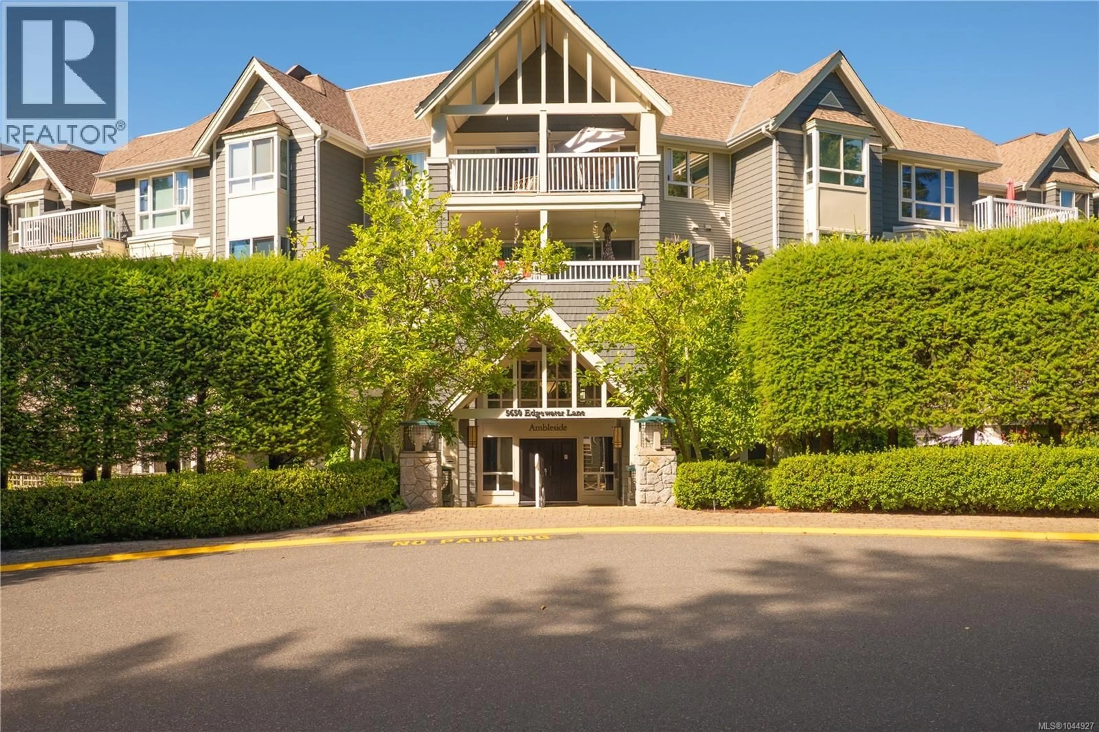 Indoor foyer for 215 - 5650 EDGEWATER LANE, Nanaimo British Columbia V9T6K1