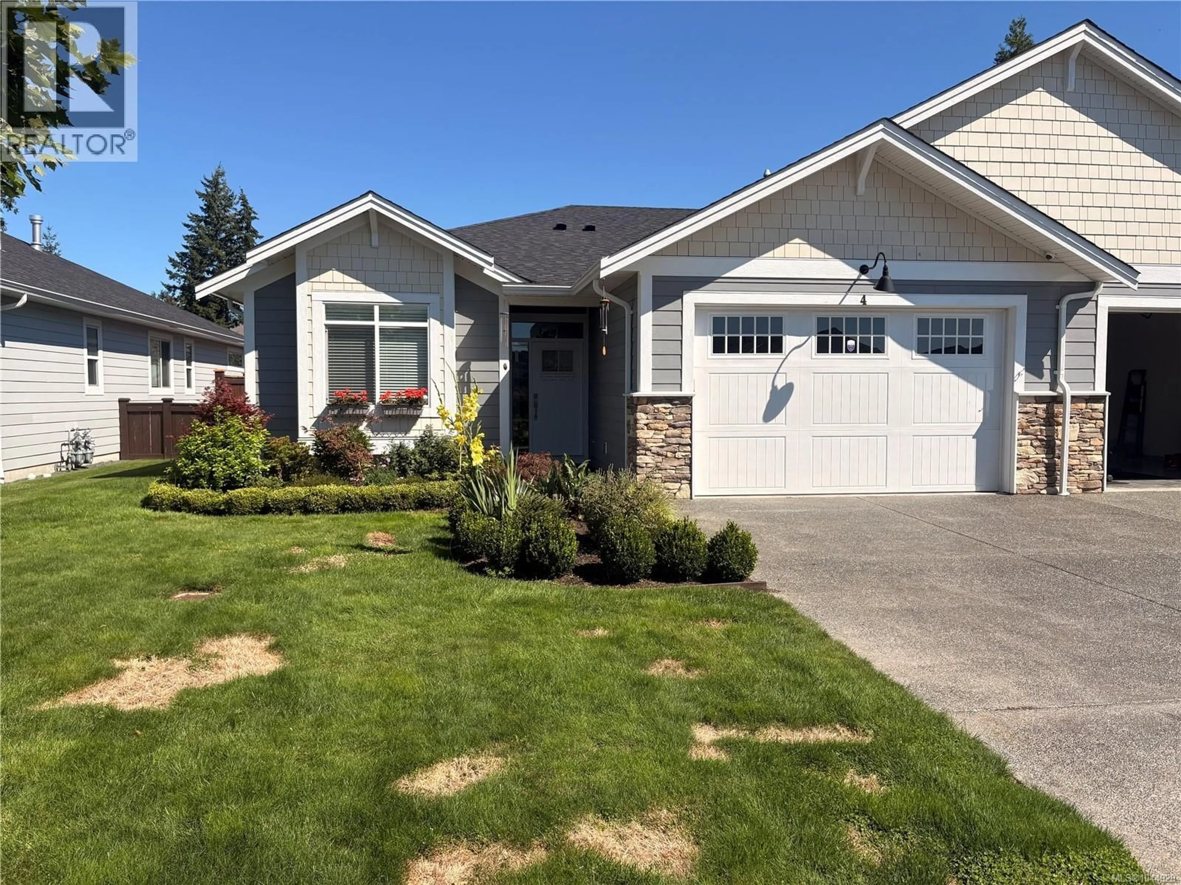 Home with vinyl exterior material, street for 4 - 200 NIKOLA ROAD, Campbell River British Columbia V9W6H9