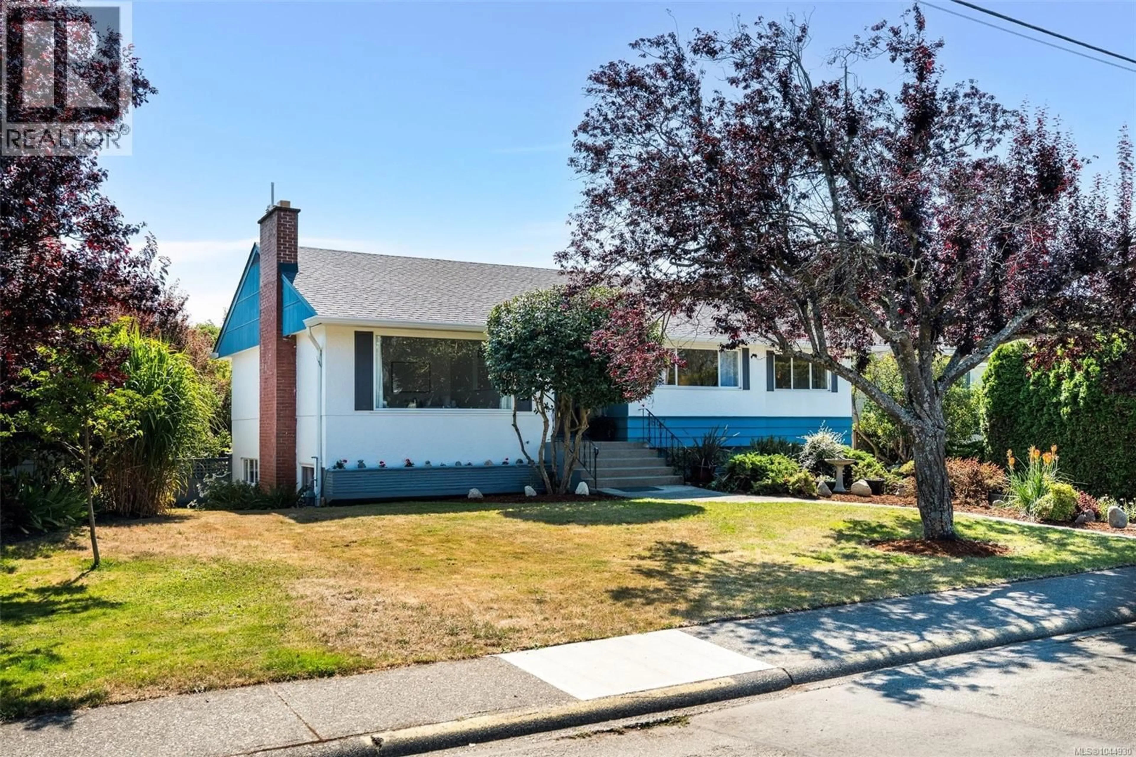 Home with vinyl exterior material, street for 2667 DUNLEVY STREET, Oak Bay British Columbia V8R5Z3