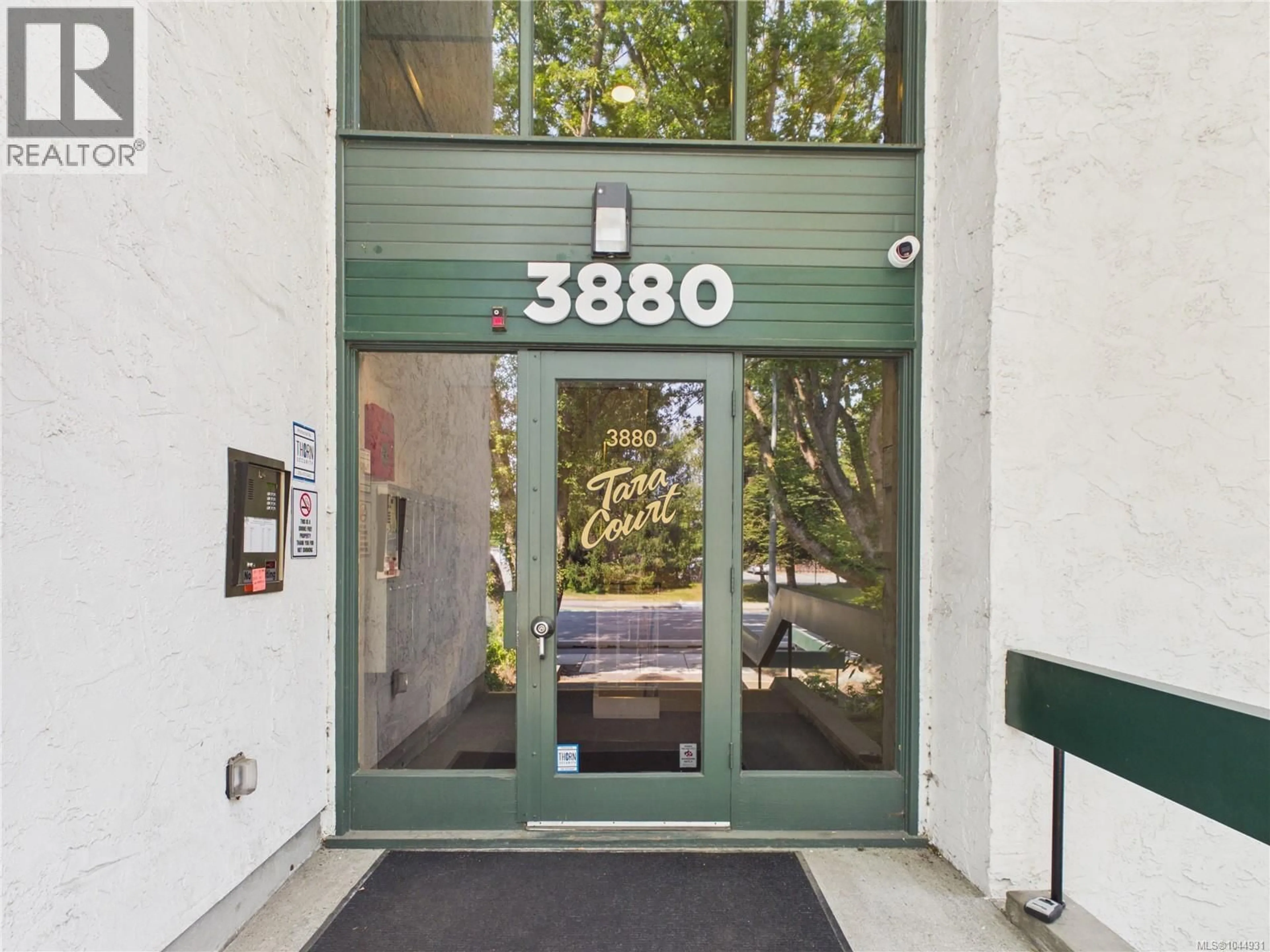 Indoor foyer for 302 - 3880 SHELBOURNE STREET, Saanich British Columbia V8P4H7
