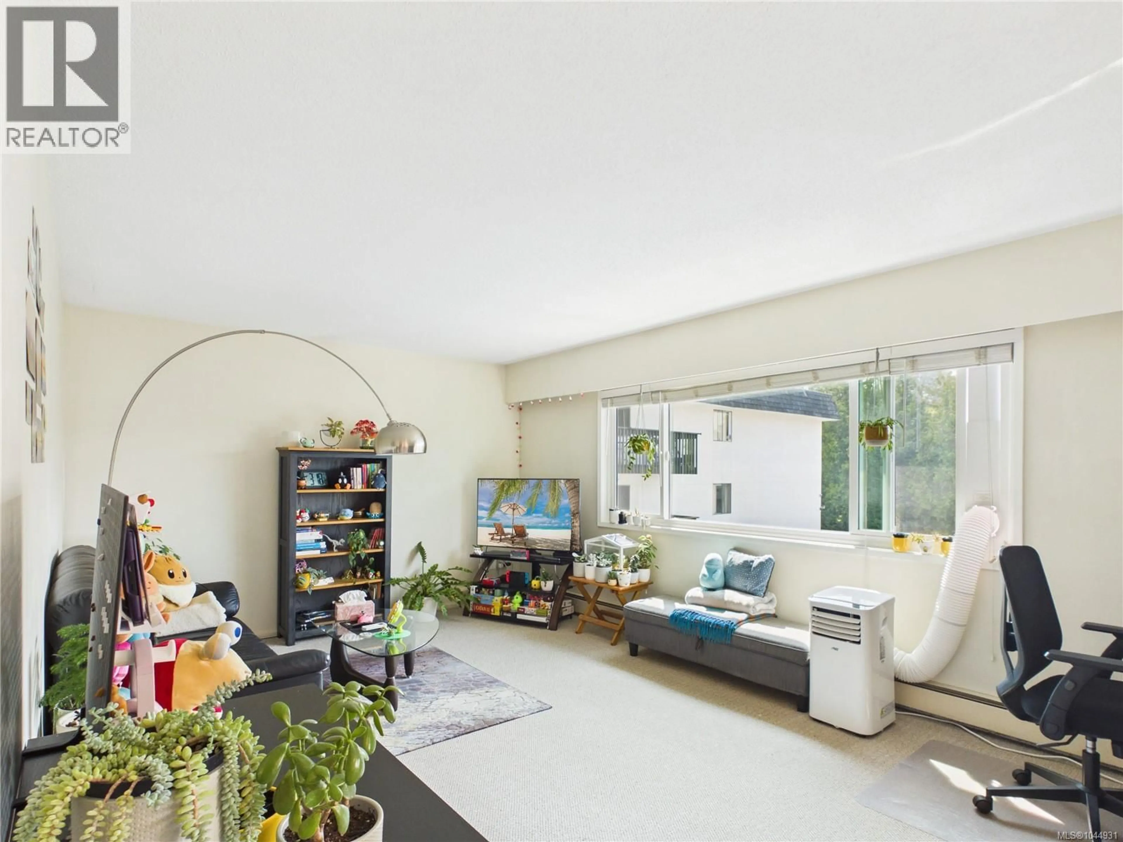A pic of a room for 302 - 3880 SHELBOURNE STREET, Saanich British Columbia V8P4H7