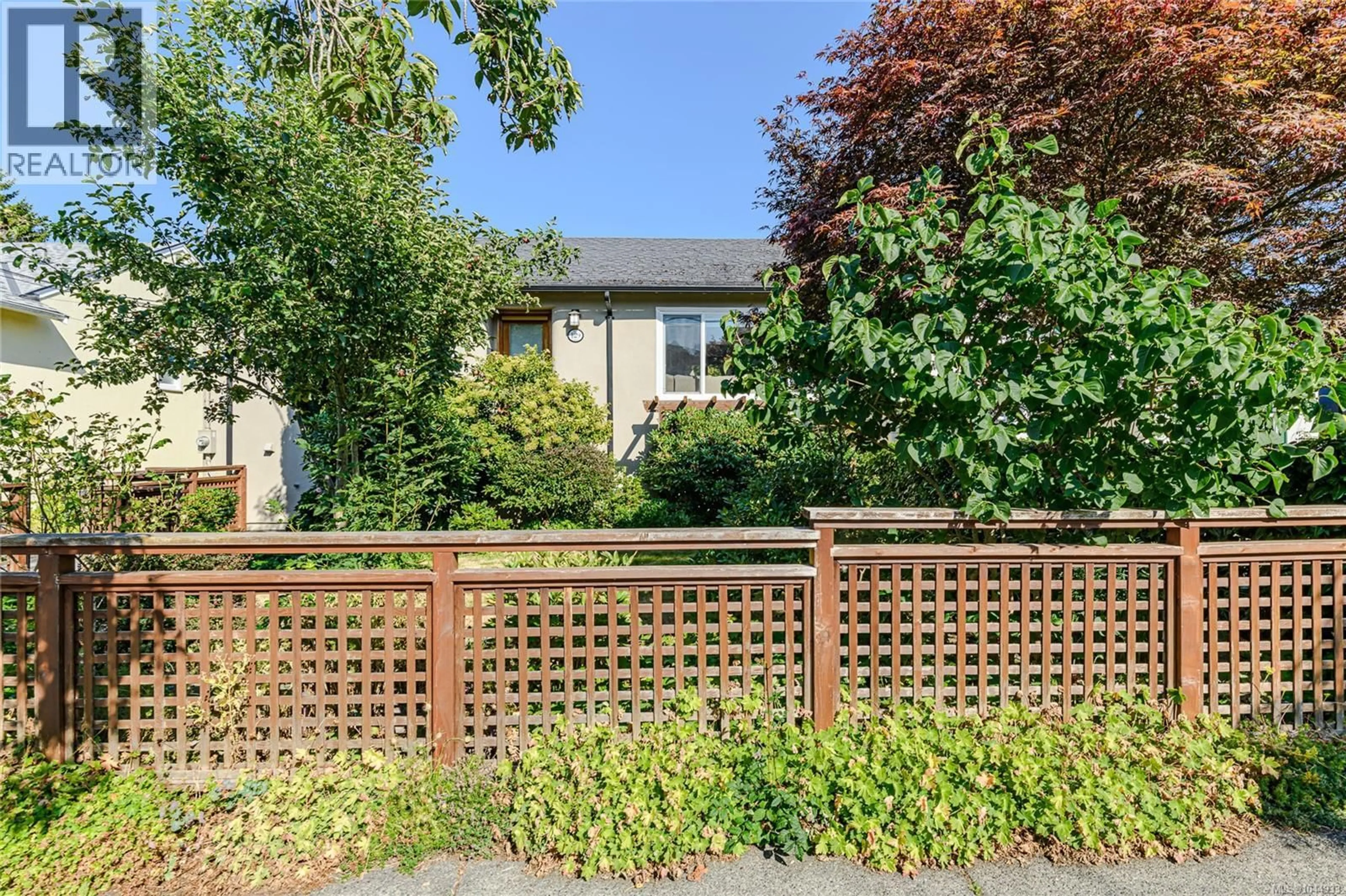 Patio, street for 129 MOSS STREET, Victoria British Columbia V8V4M2