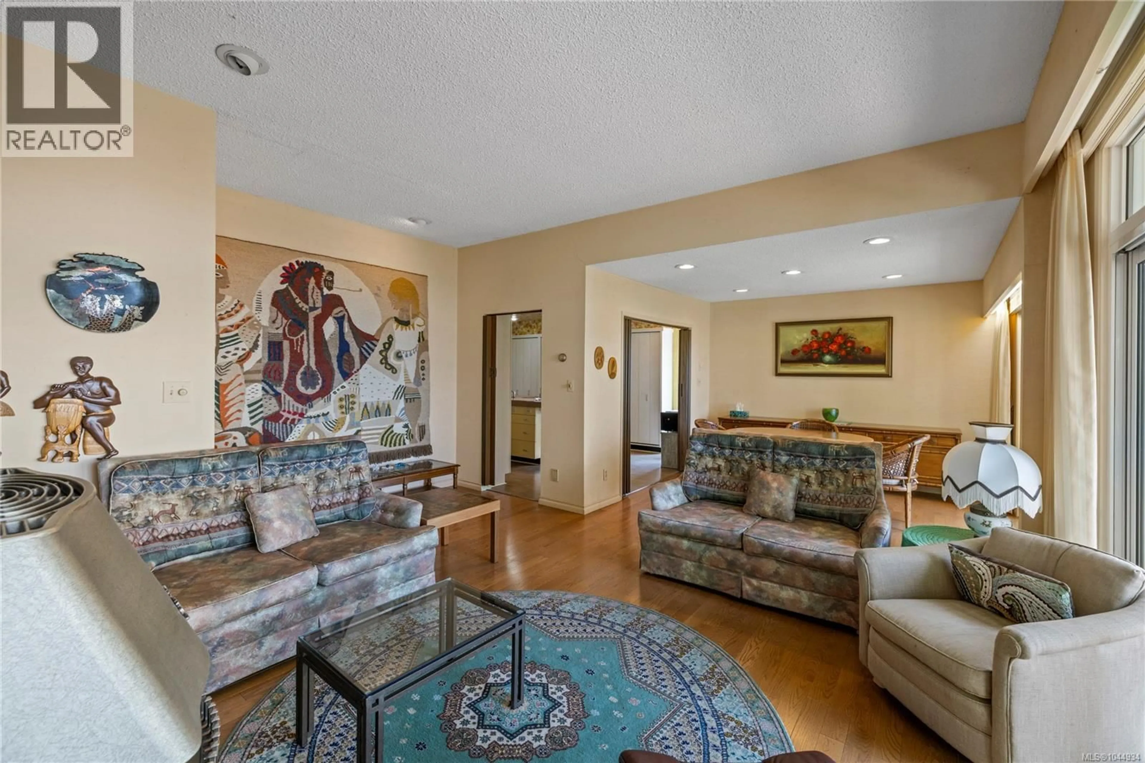Living room with furniture, unknown for 489 BAYVIEW TERRACE, Qualicum Beach British Columbia V9K1G3