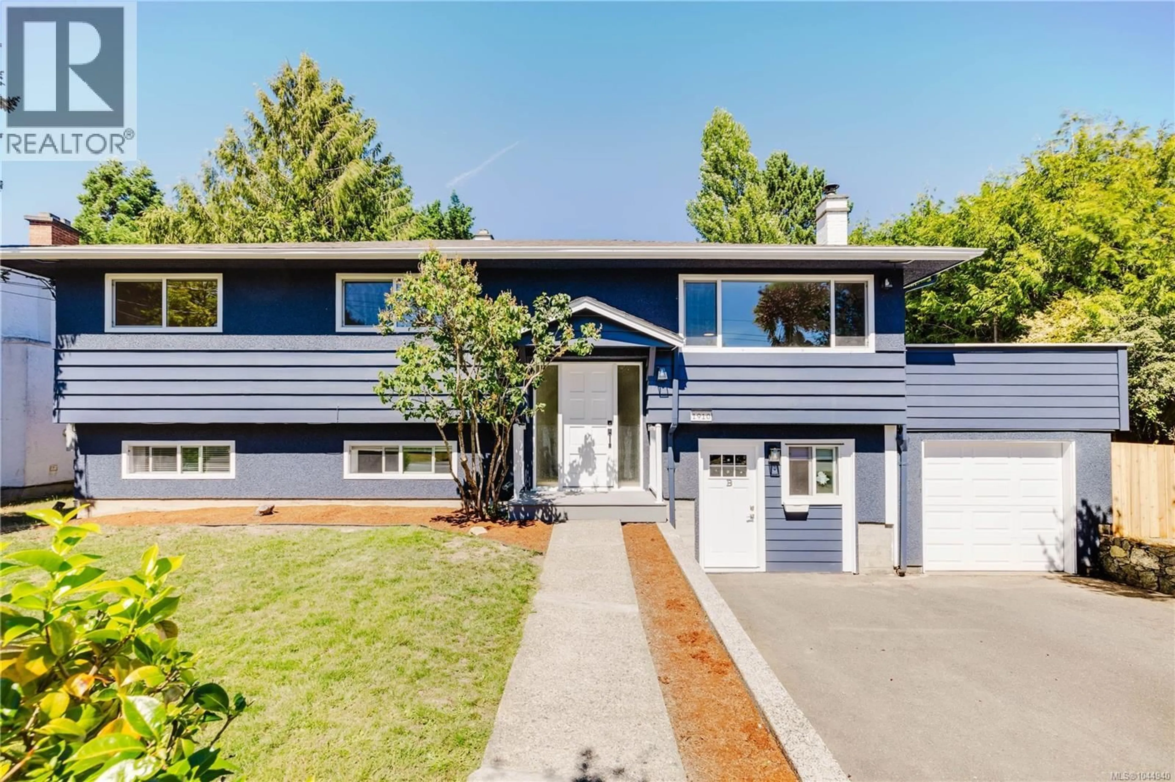 Home with vinyl exterior material, street for 1910 SAN RAFAEL CRESCENT, Saanich British Columbia V8N2H5