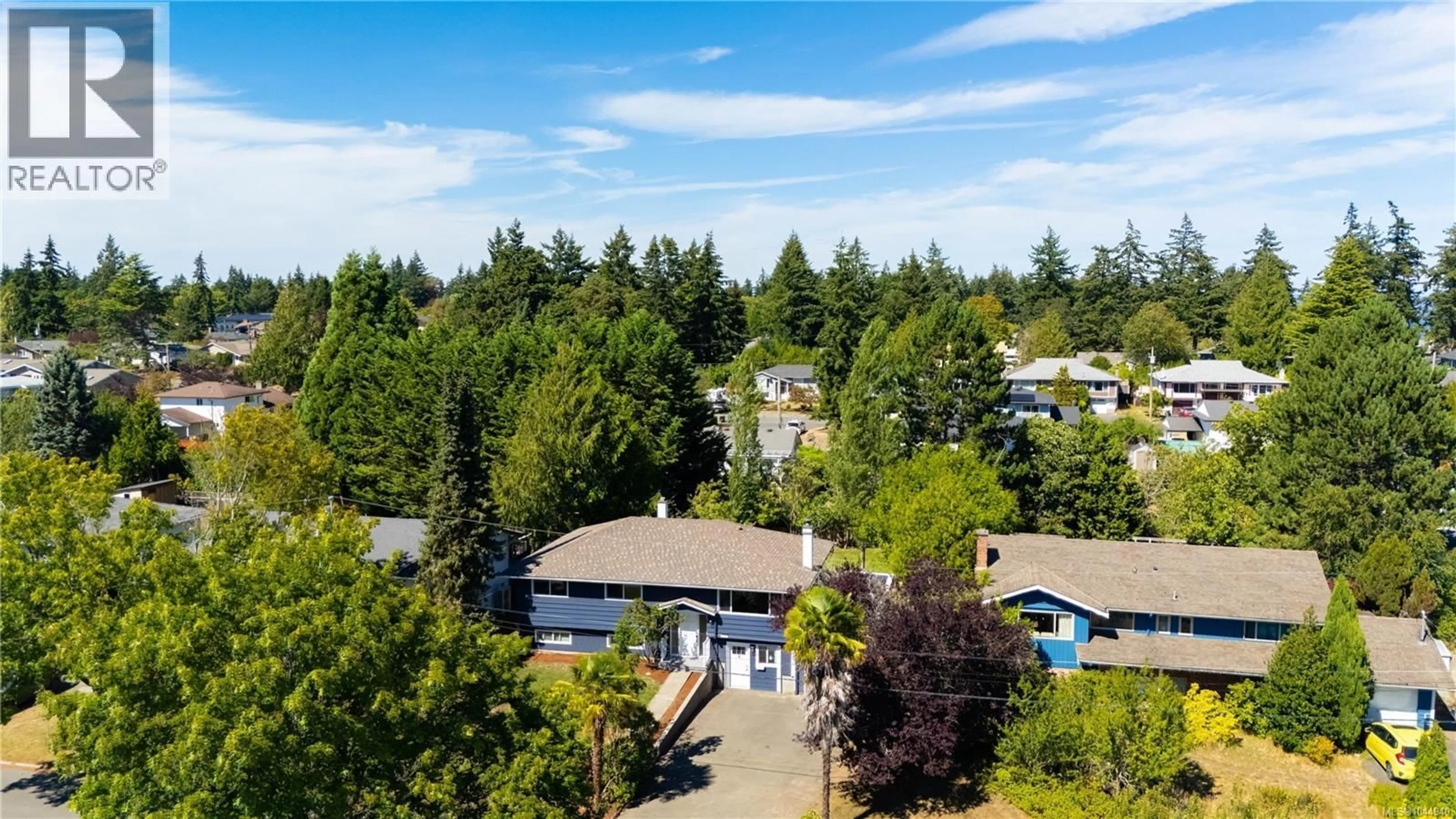 A pic from outside/outdoor area/front of a property/back of a property/a pic from drone, unknown for 1910 SAN RAFAEL CRESCENT, Saanich British Columbia V8N2H5