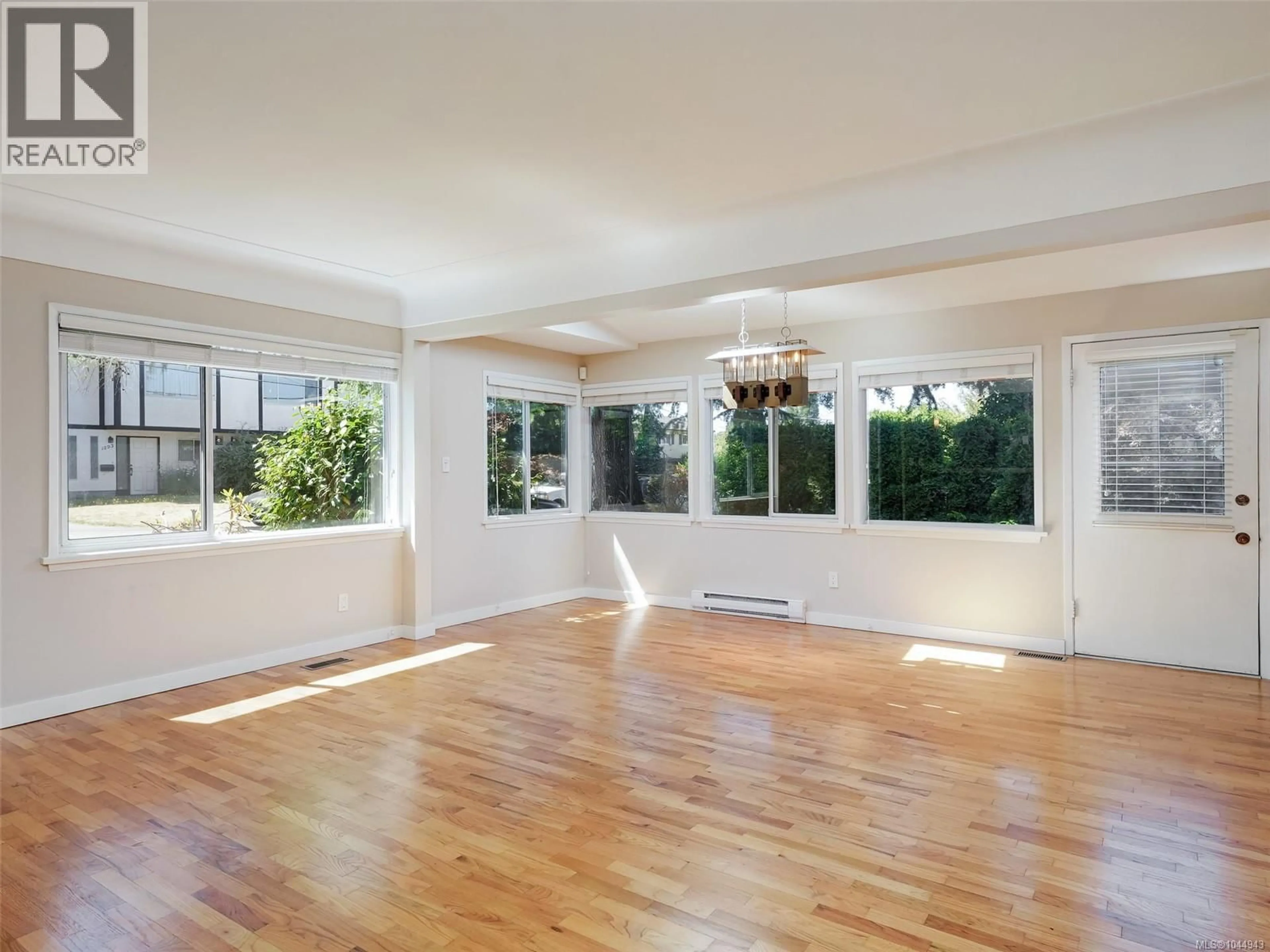 A pic of a room for 1296 DOWNHAM PLACE, Saanich British Columbia V8P2K4