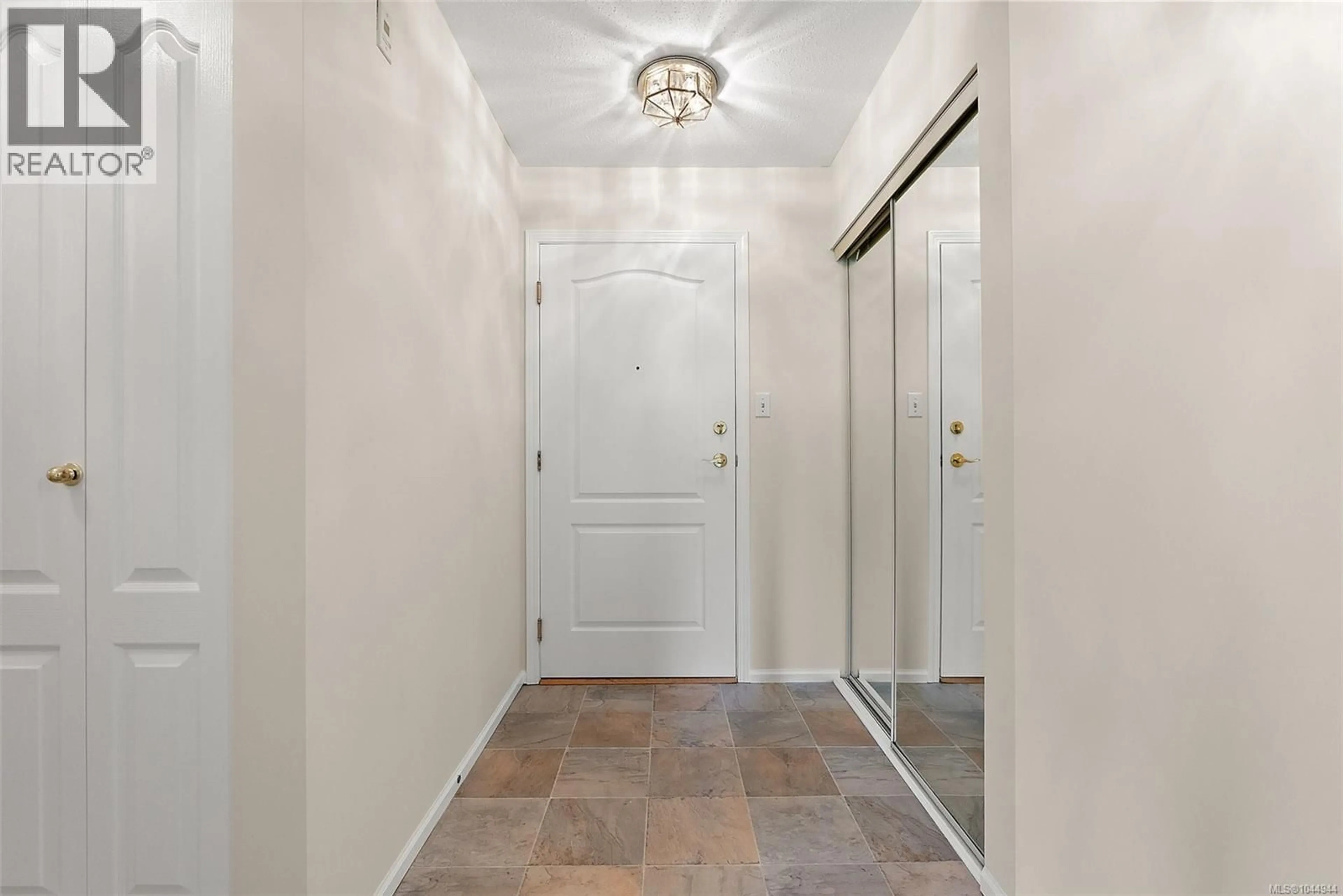 Indoor entryway for 2177 - 2600 FERGUSON ROAD, Central Saanich British Columbia V8N2C1