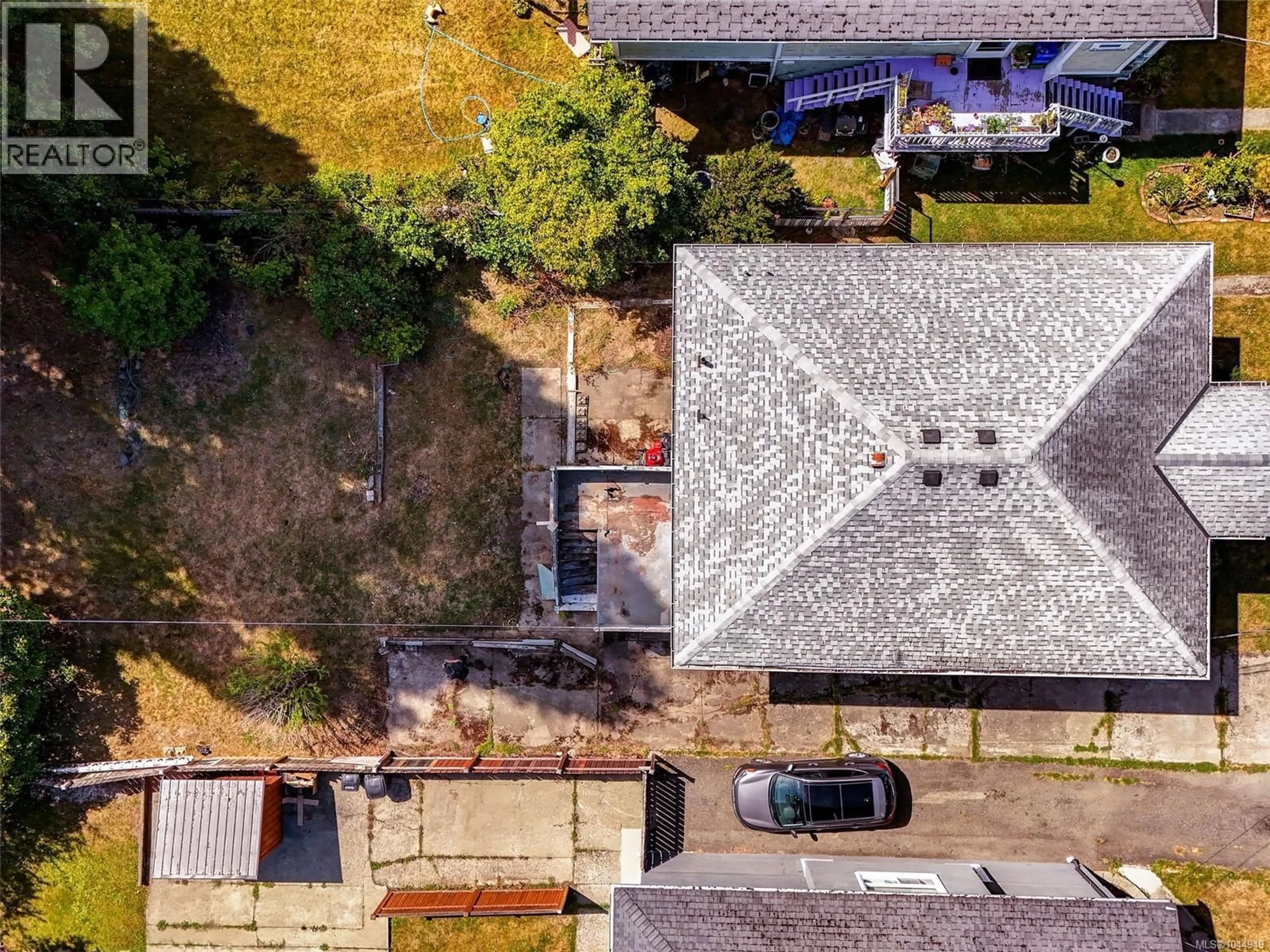 A pic from outside/outdoor area/front of a property/back of a property/a pic from drone, street for 1637 PEMBROKE STREET, Victoria British Columbia V8R1W4