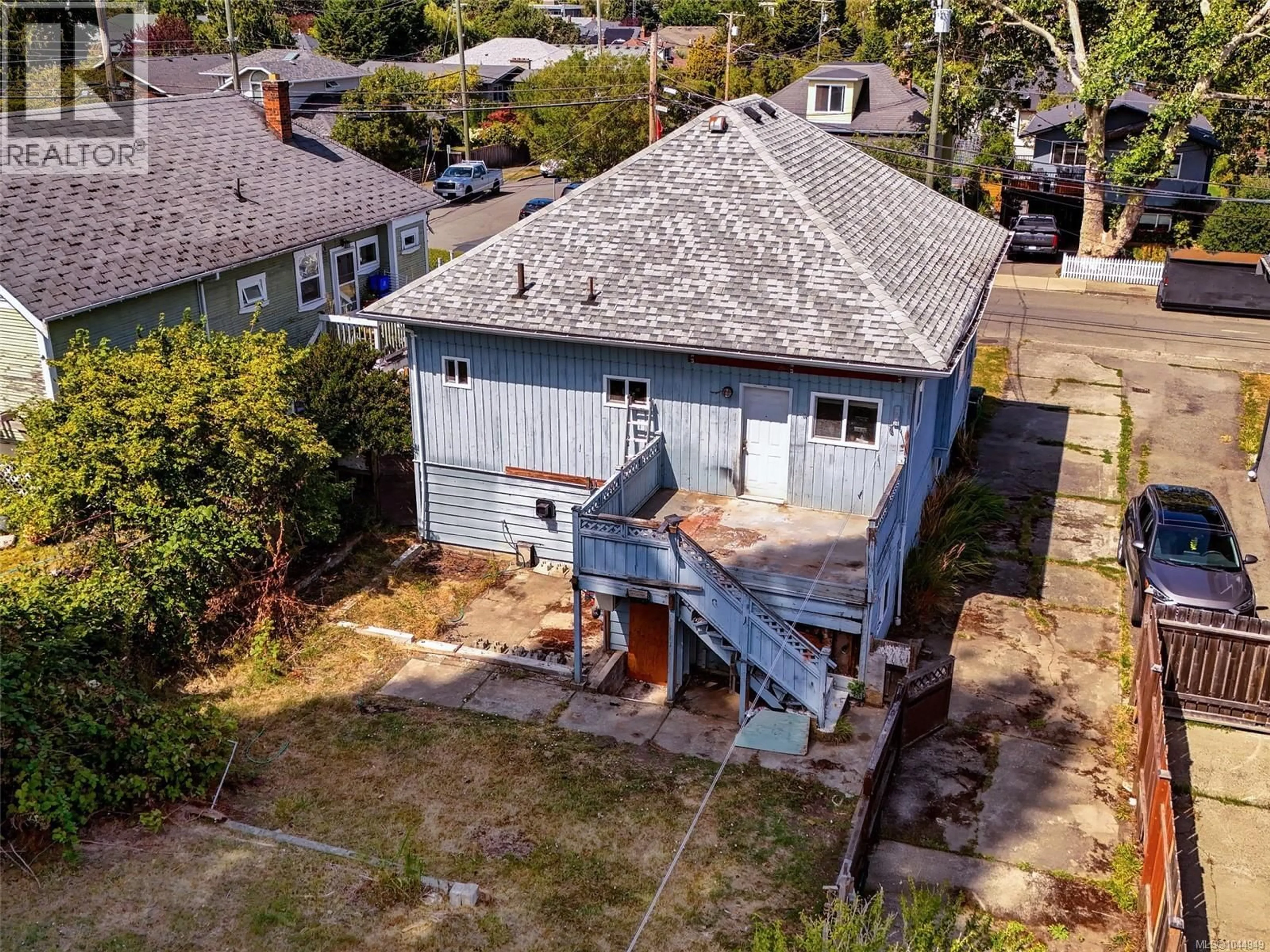 A pic from outside/outdoor area/front of a property/back of a property/a pic from drone, street for 1637 PEMBROKE STREET, Victoria British Columbia V8R1W4