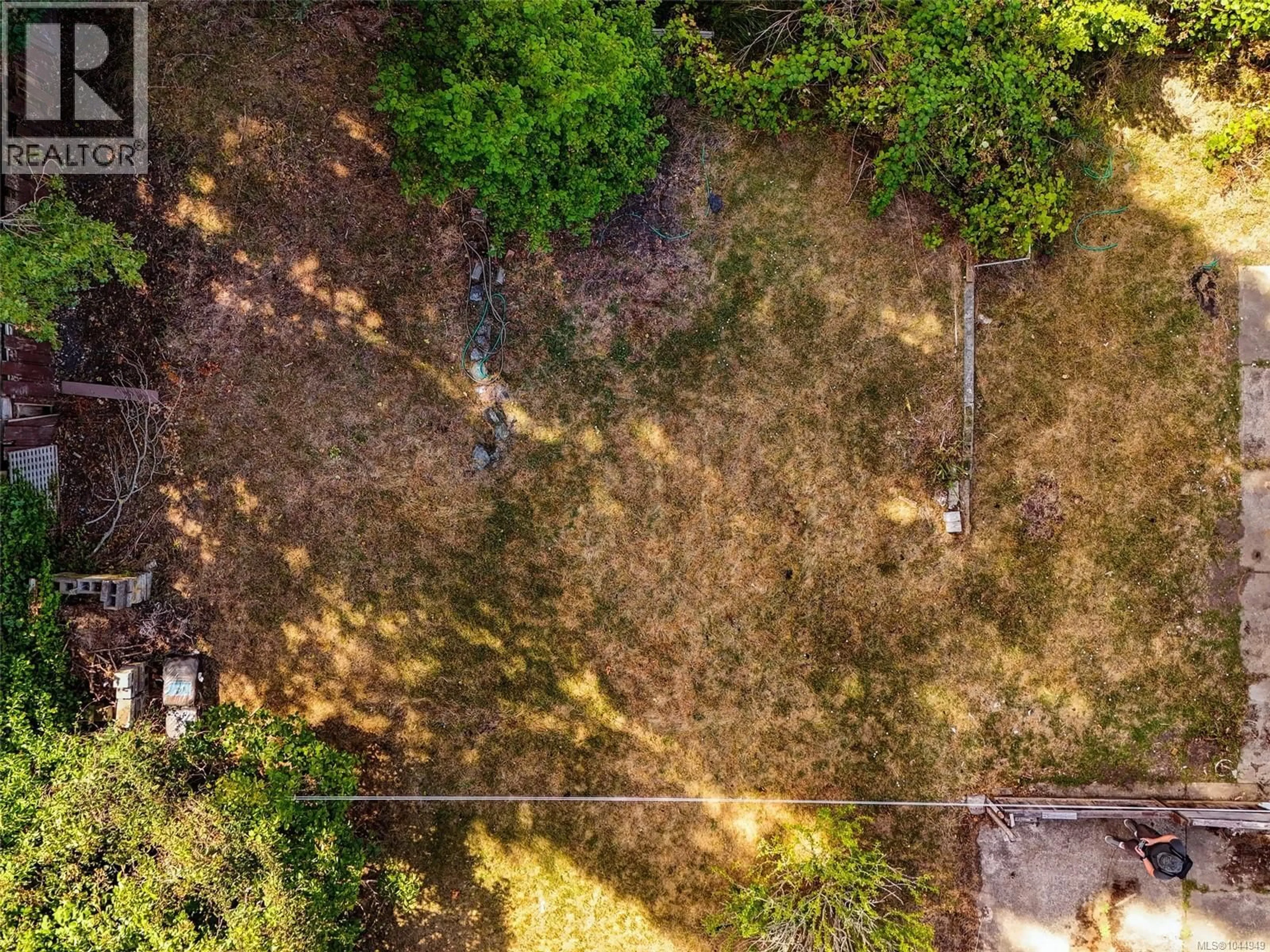 A pic from outside/outdoor area/front of a property/back of a property/a pic from drone, forest/trees view for 1637 PEMBROKE STREET, Victoria British Columbia V8R1W4
