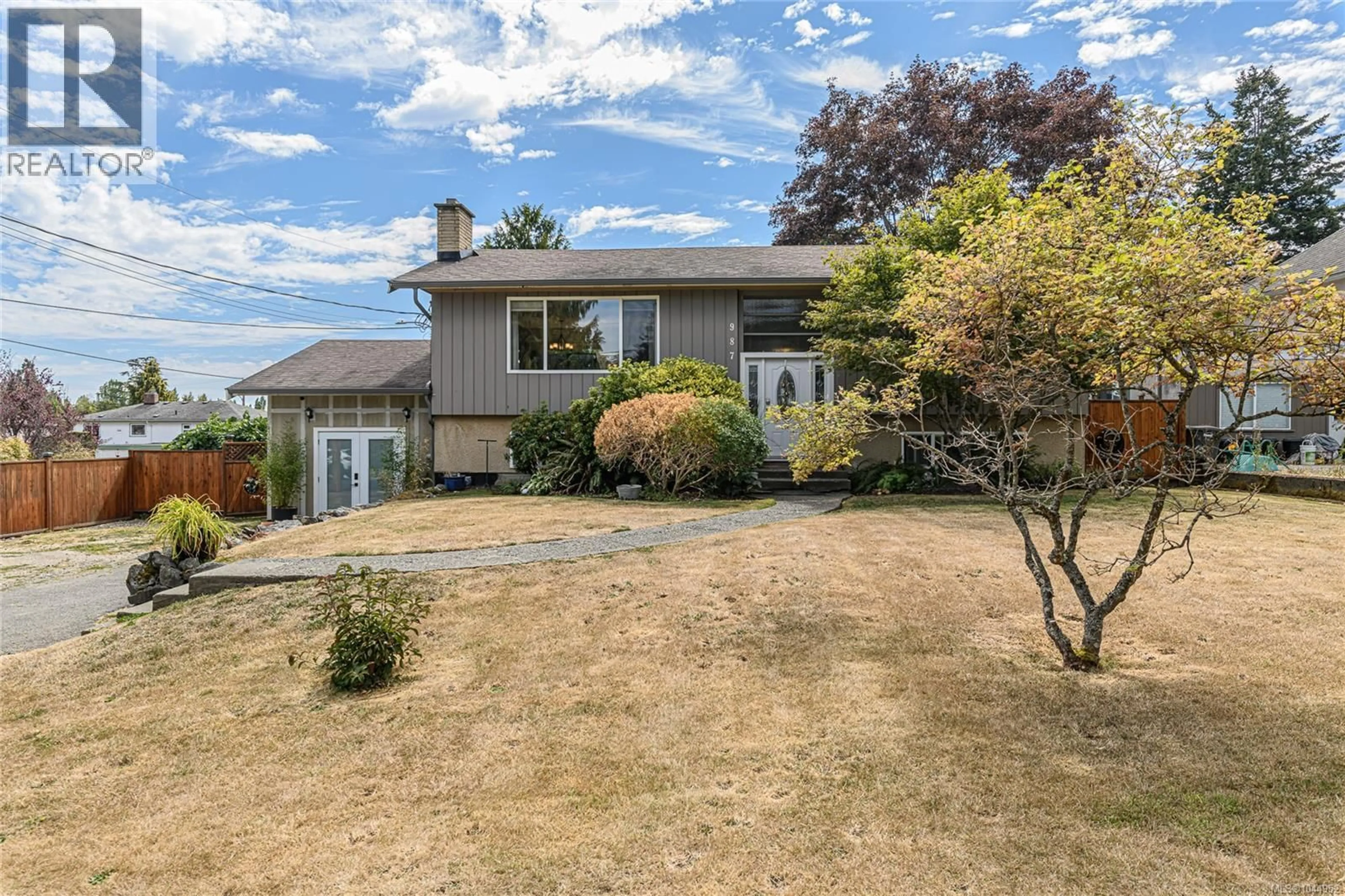 A pic from outside/outdoor area/front of a property/back of a property/a pic from drone, street for 987 NICHOLSON STREET, Saanich British Columbia V8X3K9