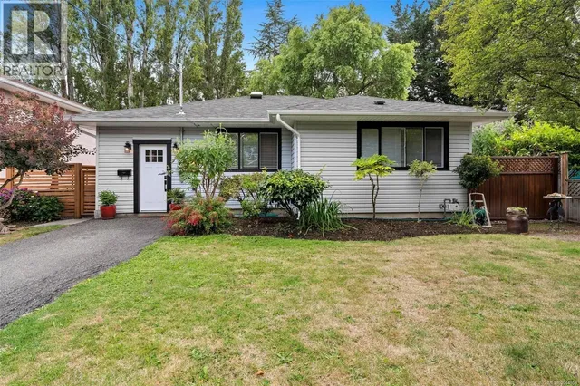1685 MIDGARD AVENUE, Saanich 3