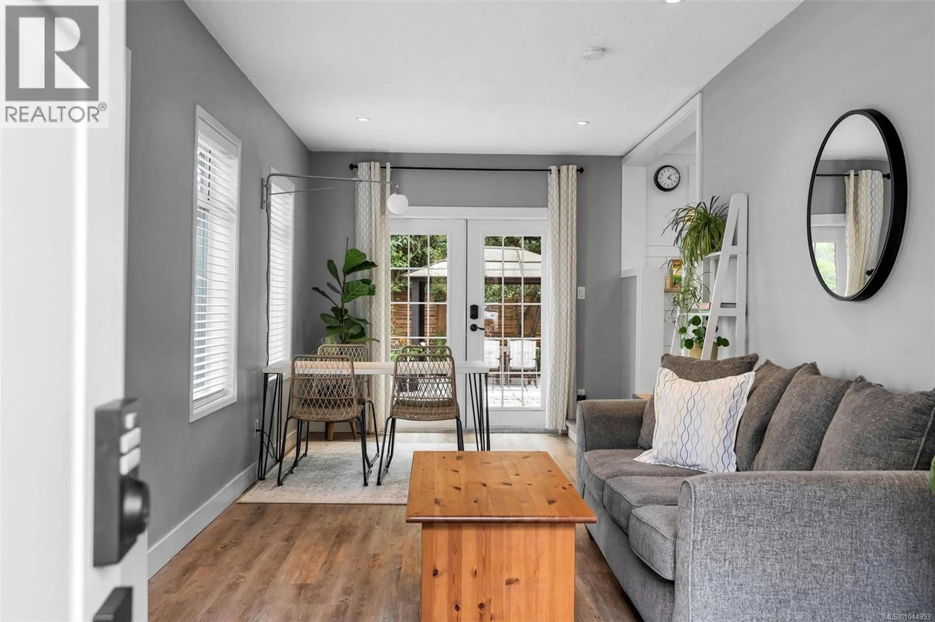 Living room with furniture, unknown for 1685 MIDGARD AVENUE, Saanich British Columbia V8P2Y4