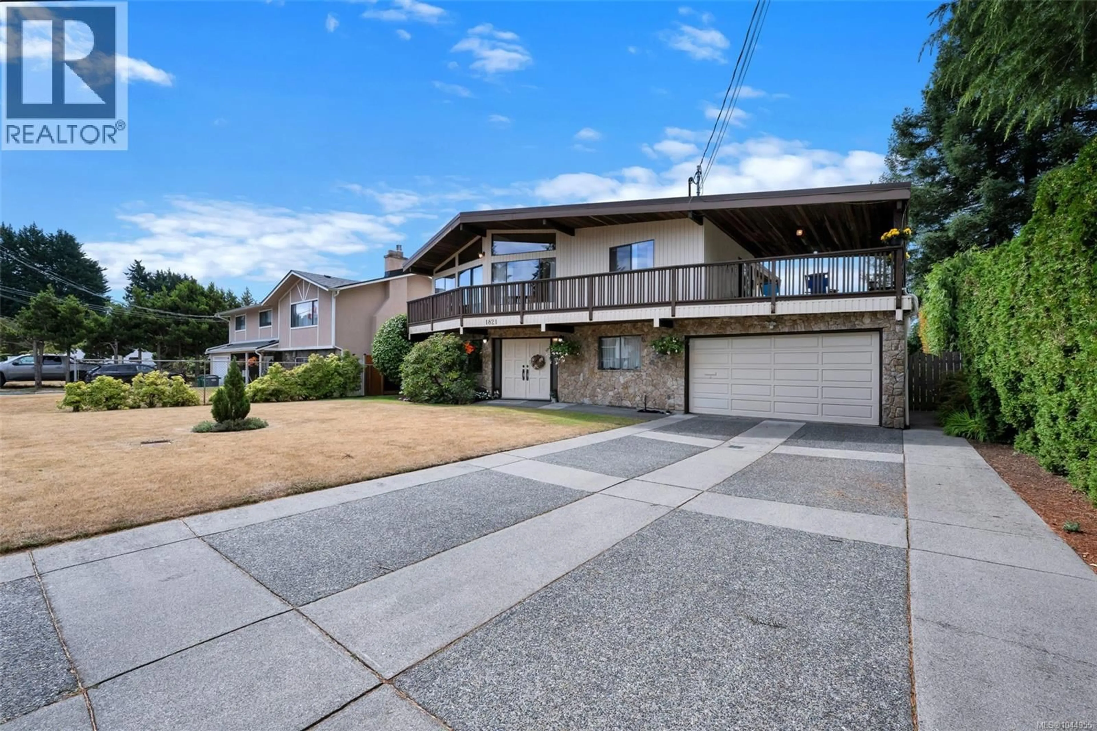 A pic from outside/outdoor area/front of a property/back of a property/a pic from drone, street for 1821 PENSHURST ROAD, Saanich British Columbia V8N2N8