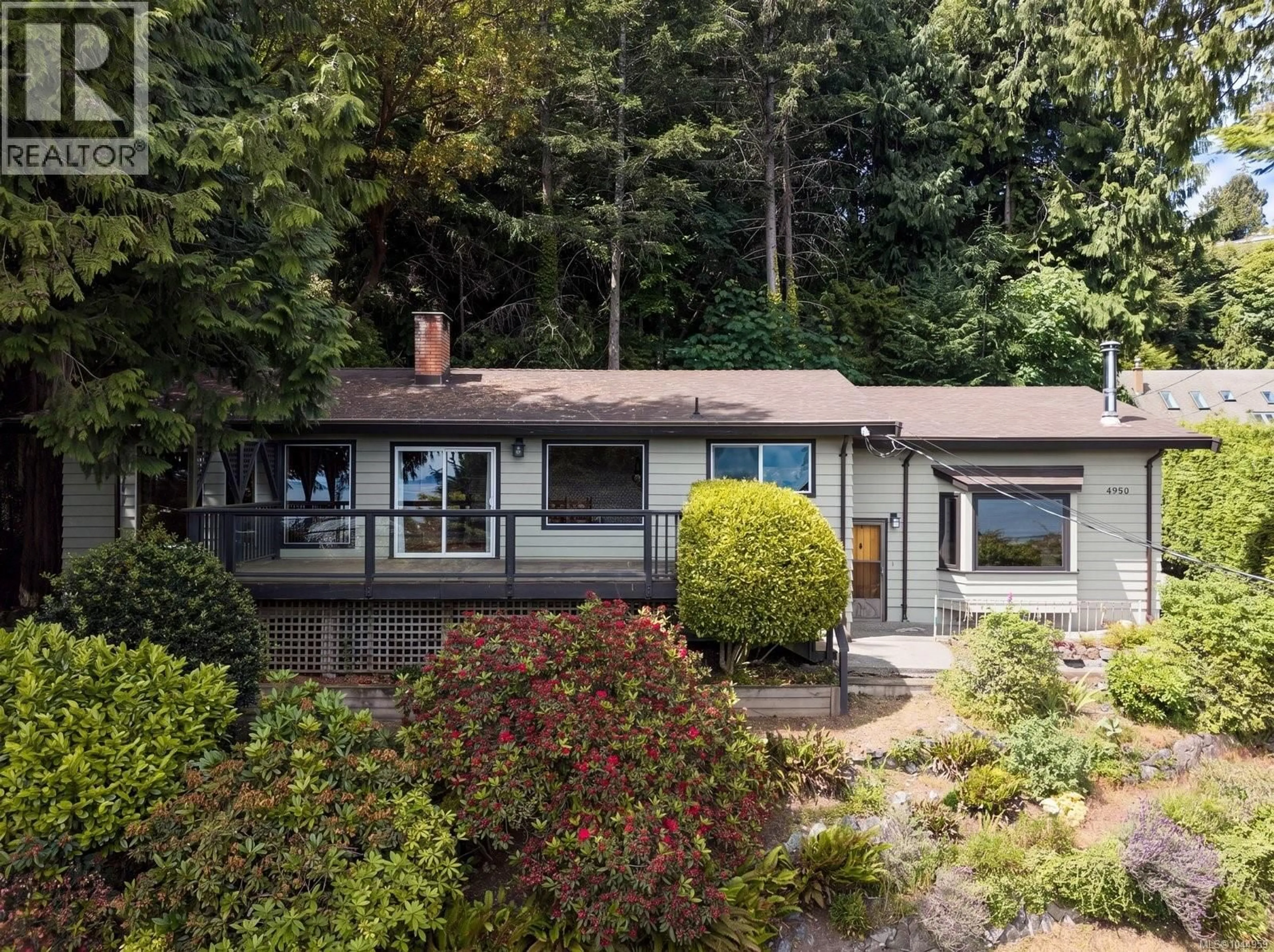 Home with vinyl exterior material, unknown for 4950 LOCHSIDE DRIVE, Saanich British Columbia V8Y2E4
