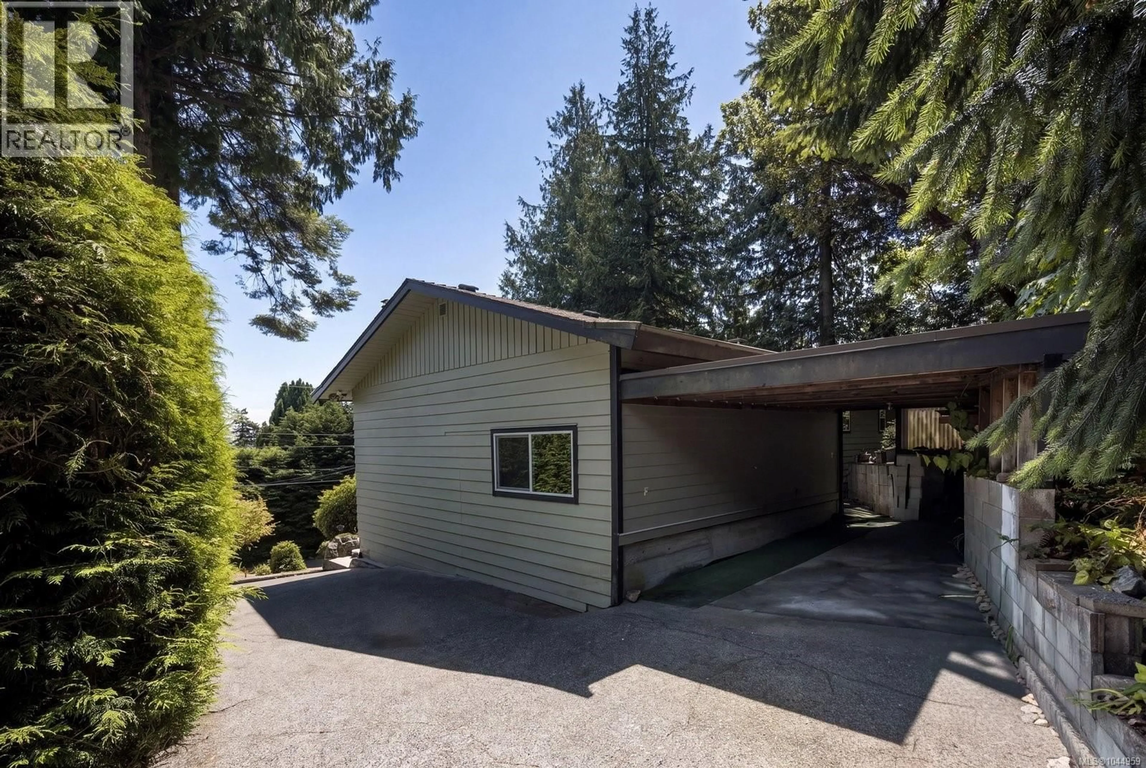 Unknown for 4950 LOCHSIDE DRIVE, Saanich British Columbia V8Y2E4