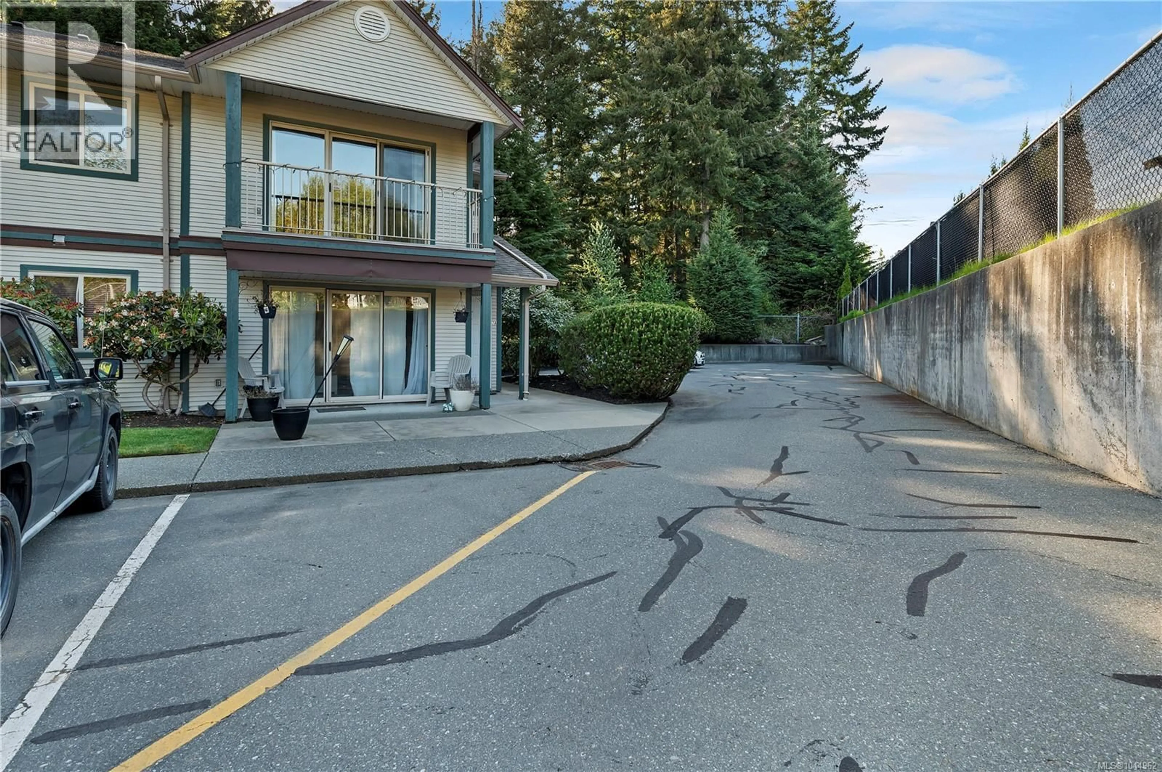 Patio, street for 3A - 1350 CREEKSIDE WAY, Campbell River British Columbia V9W6R7