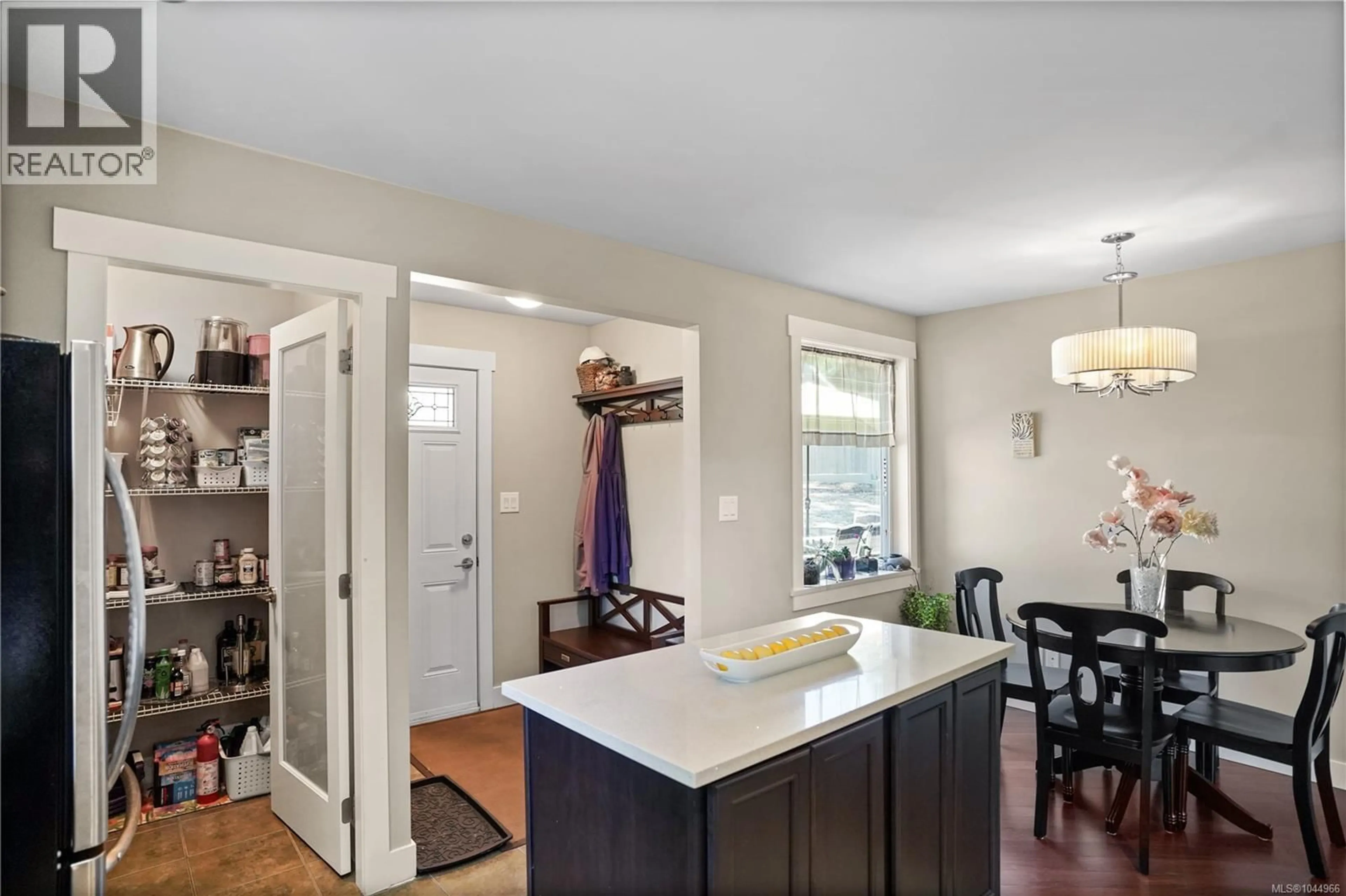Open concept kitchen, unknown for 1084 TATLOW ROAD, North Saanich British Columbia V8L5P3