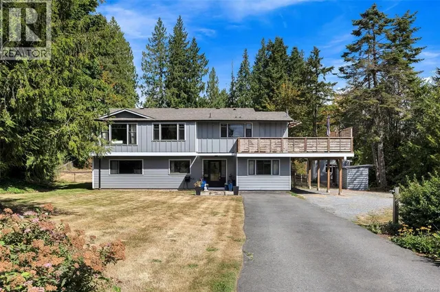 1127 STUART CRESCENT, Cobble Hill 2