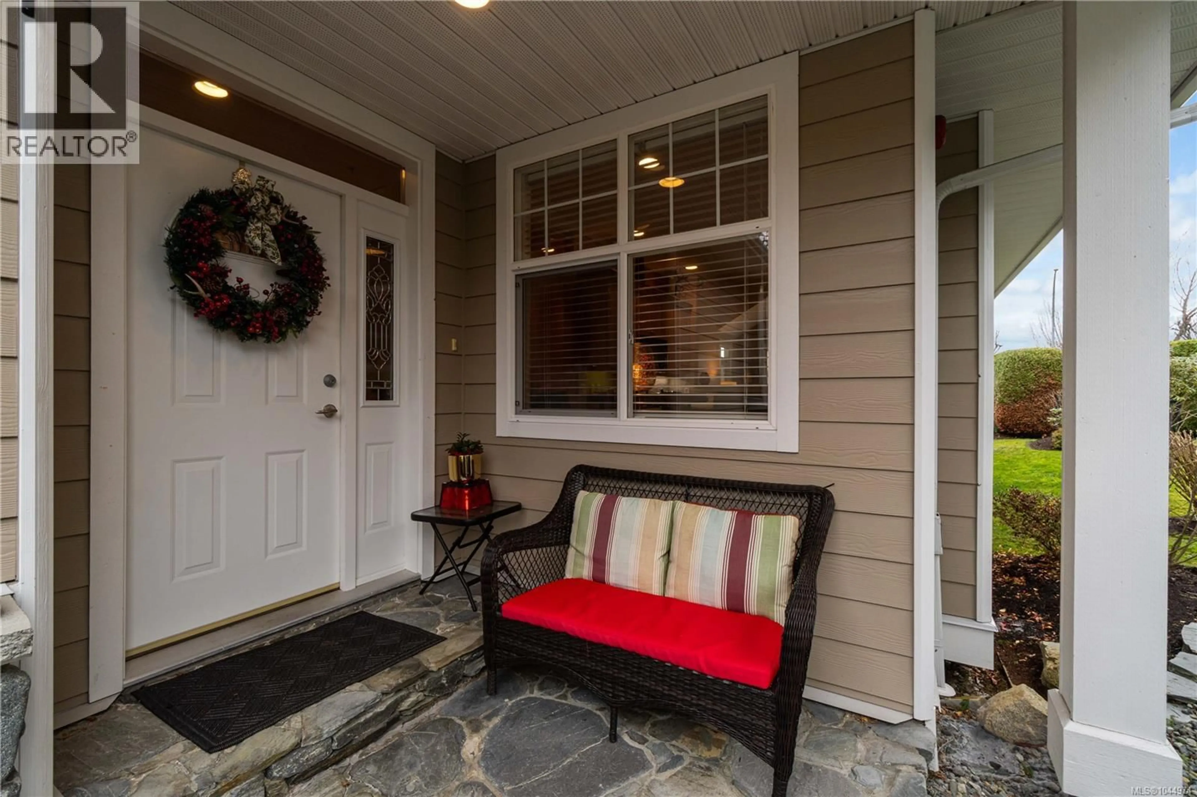 Indoor entryway for 6364 PINEWOOD LANE, Nanaimo British Columbia V9V1A4
