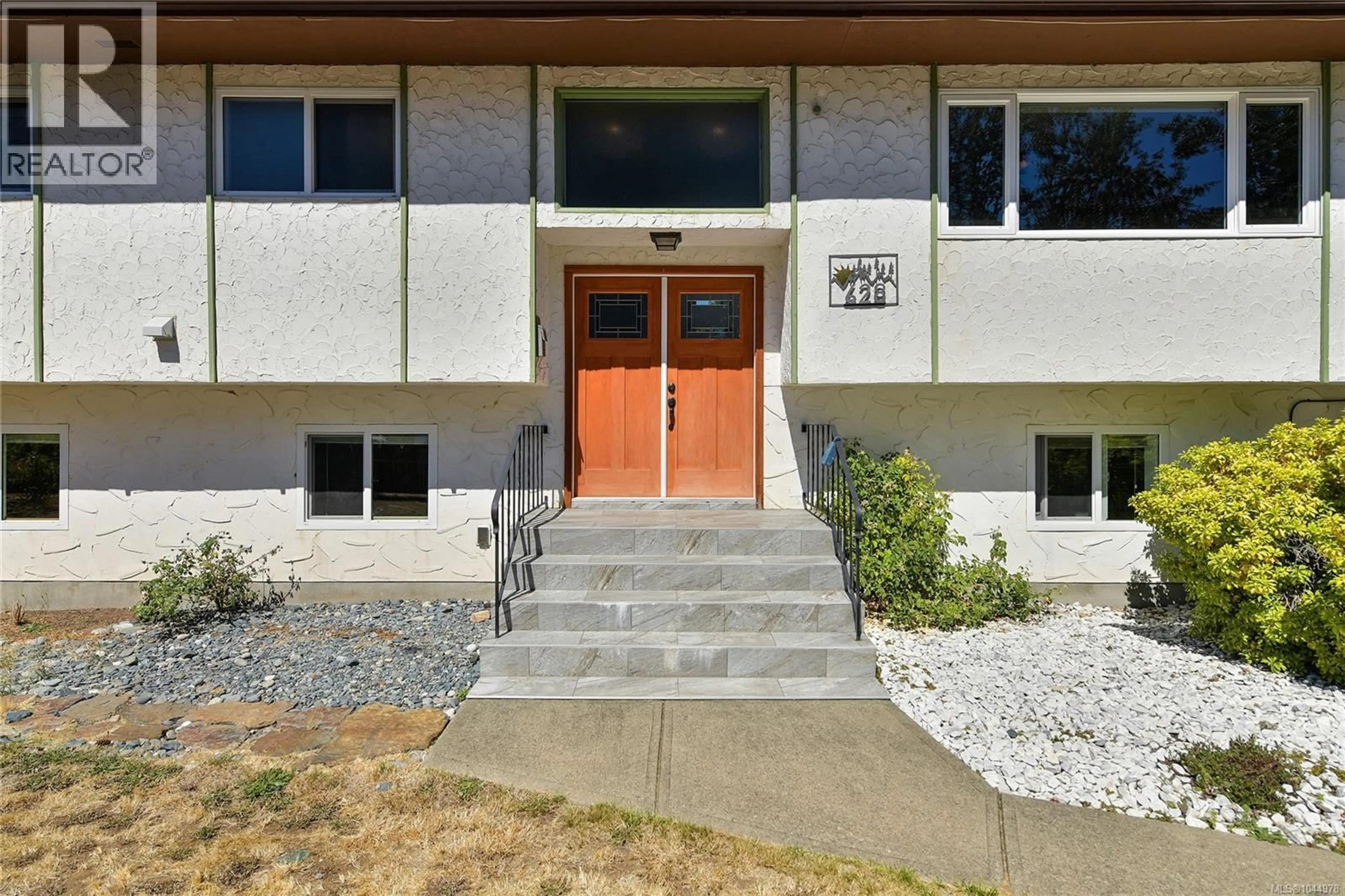 Indoor entryway for 628 MOUNT VIEW AVENUE, Colwood British Columbia V9B2B5