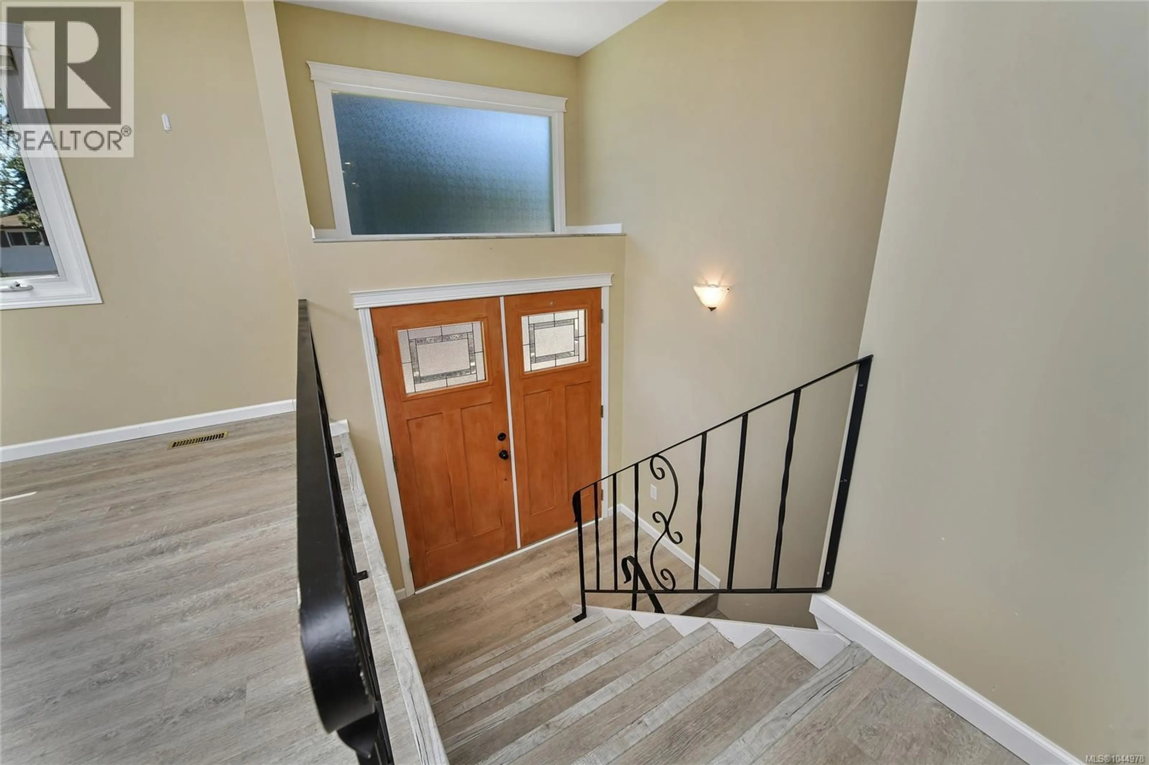 Indoor entryway for 628 MOUNT VIEW AVENUE, Colwood British Columbia V9B2B5