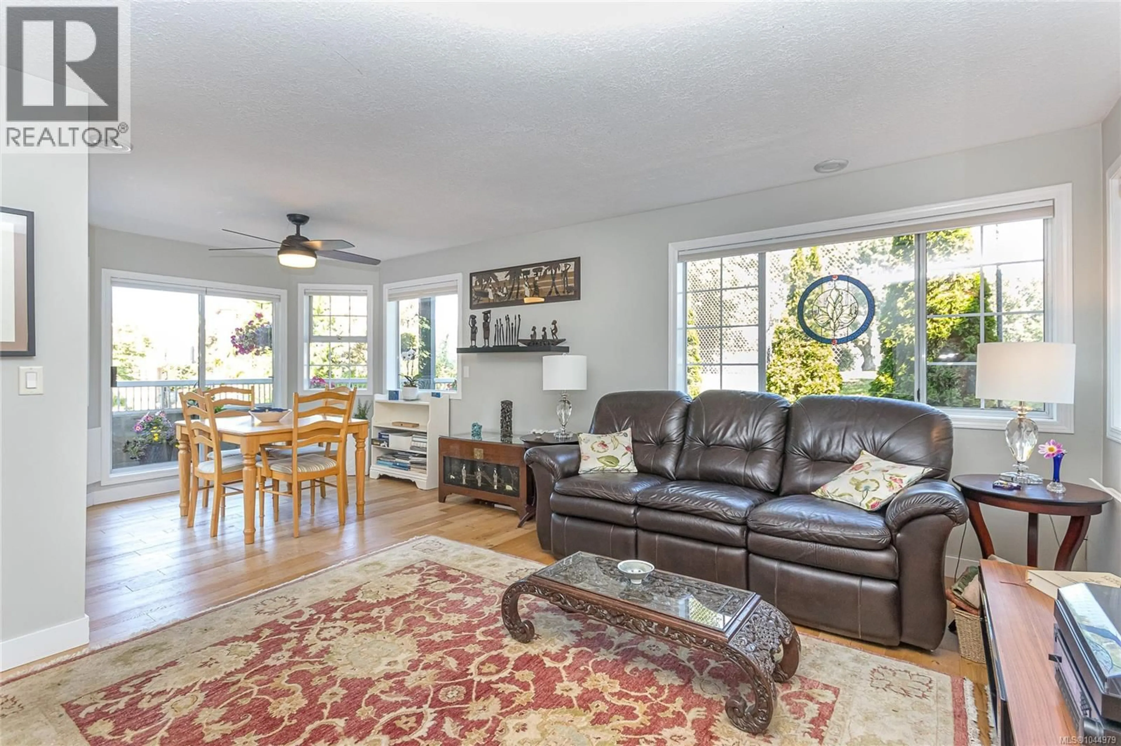 Living room with furniture, unknown for 101 - 1220 FORT STREET, Victoria British Columbia V8V3L2