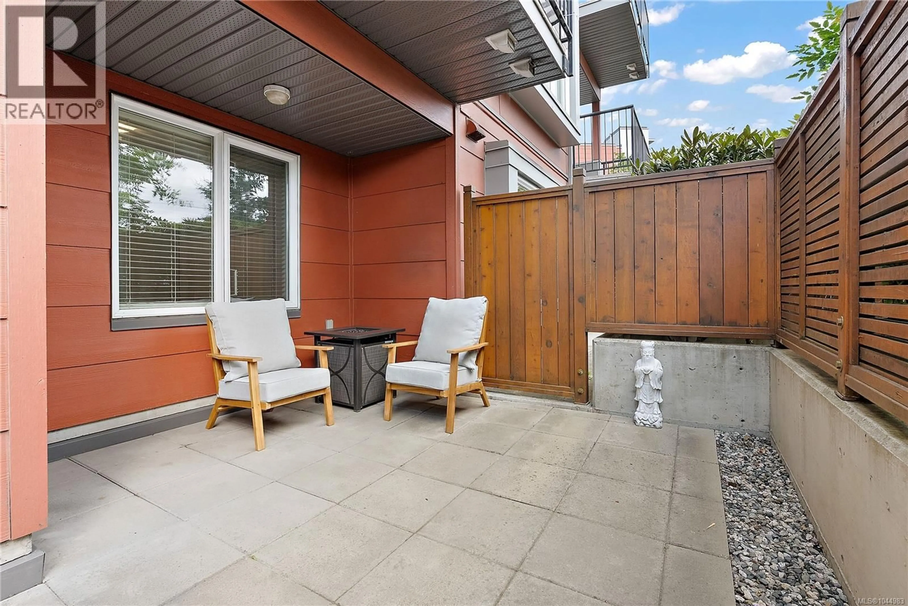 Patio, street for 102 - 4030 BORDEN STREET, Saanich British Columbia V8X2E9