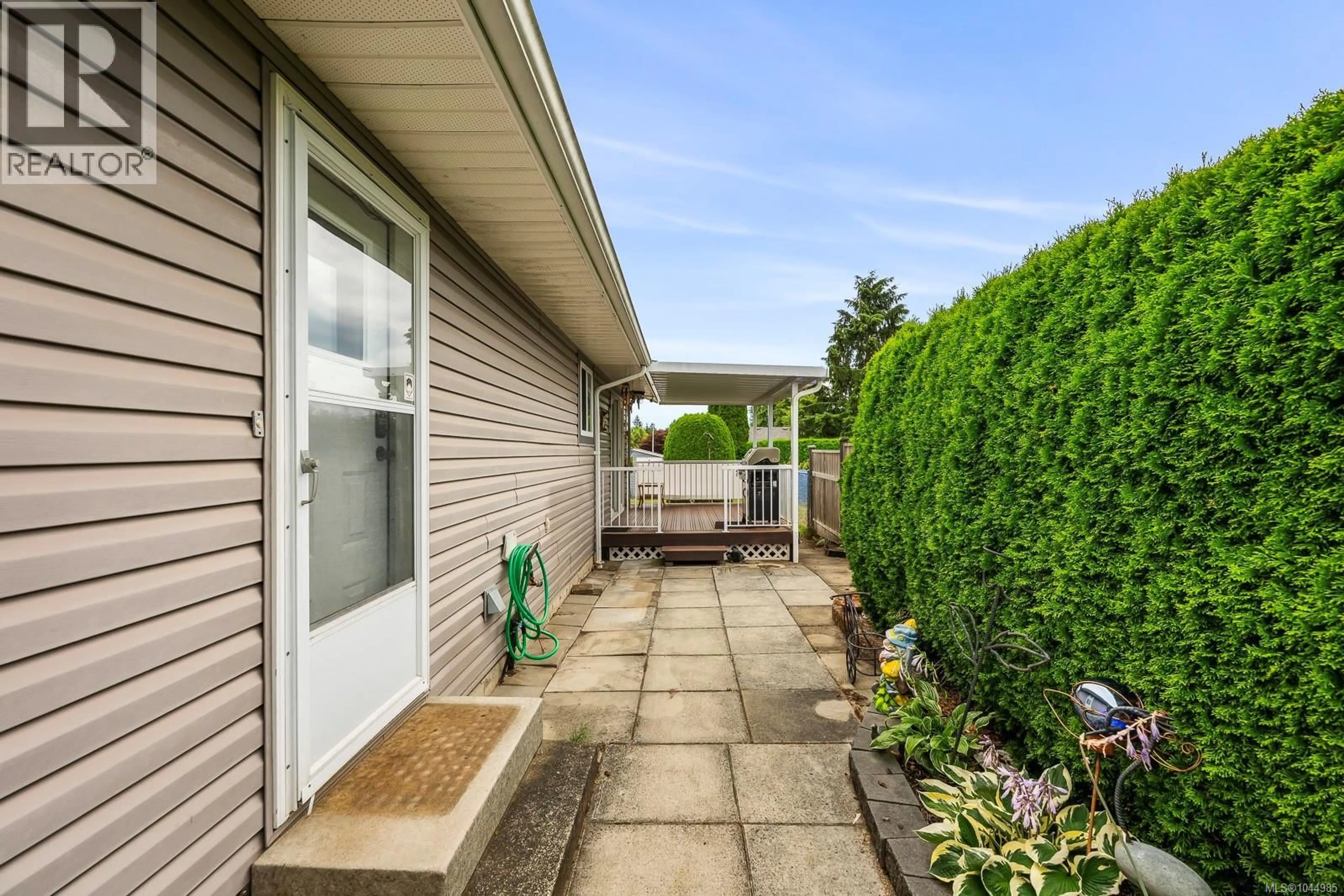 Patio, street for 2233 6TH STREET EAST, Courtenay British Columbia V9N7T8