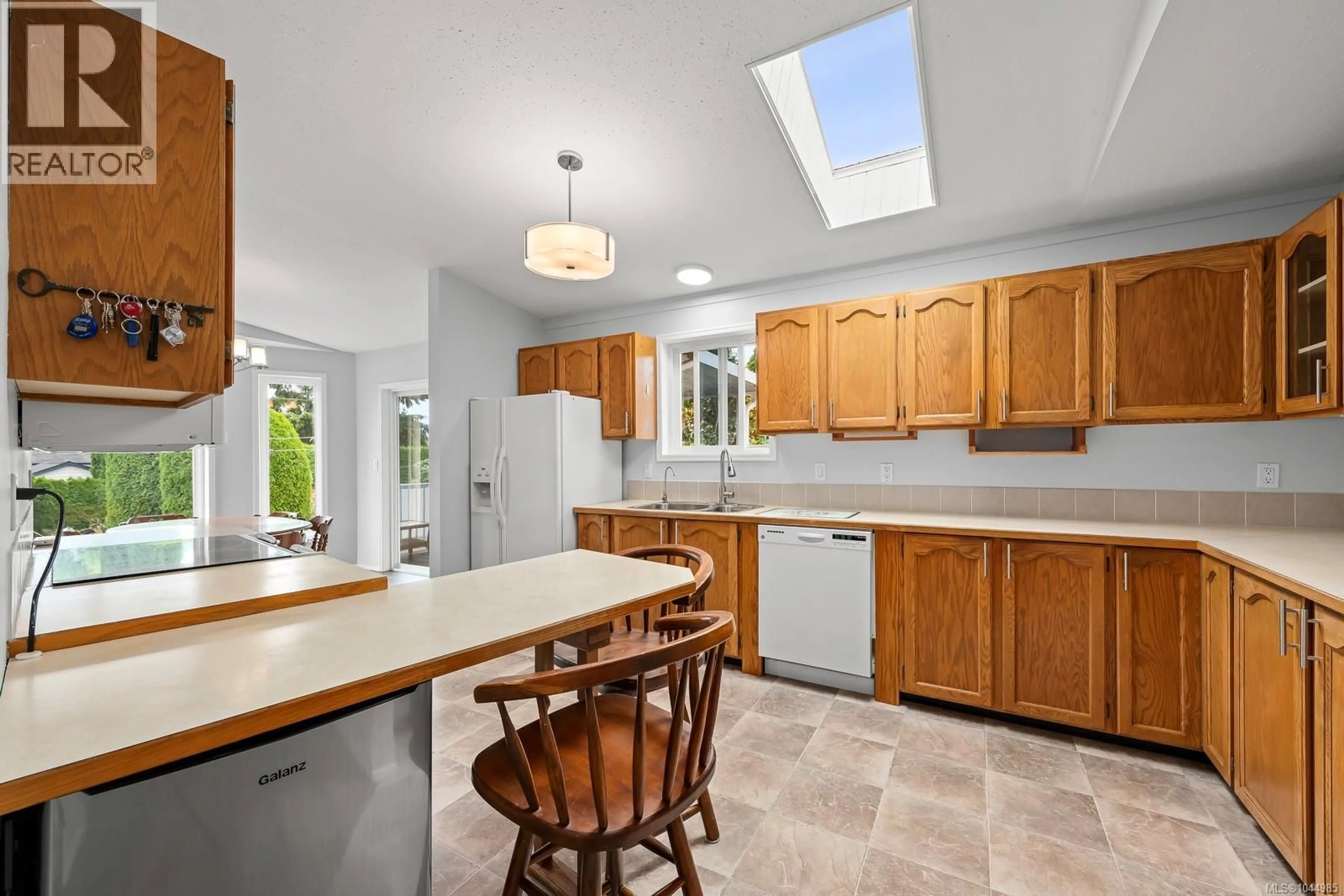 Open concept kitchen, ceramic/tile floor for 2233 6TH STREET EAST, Courtenay British Columbia V9N7T8