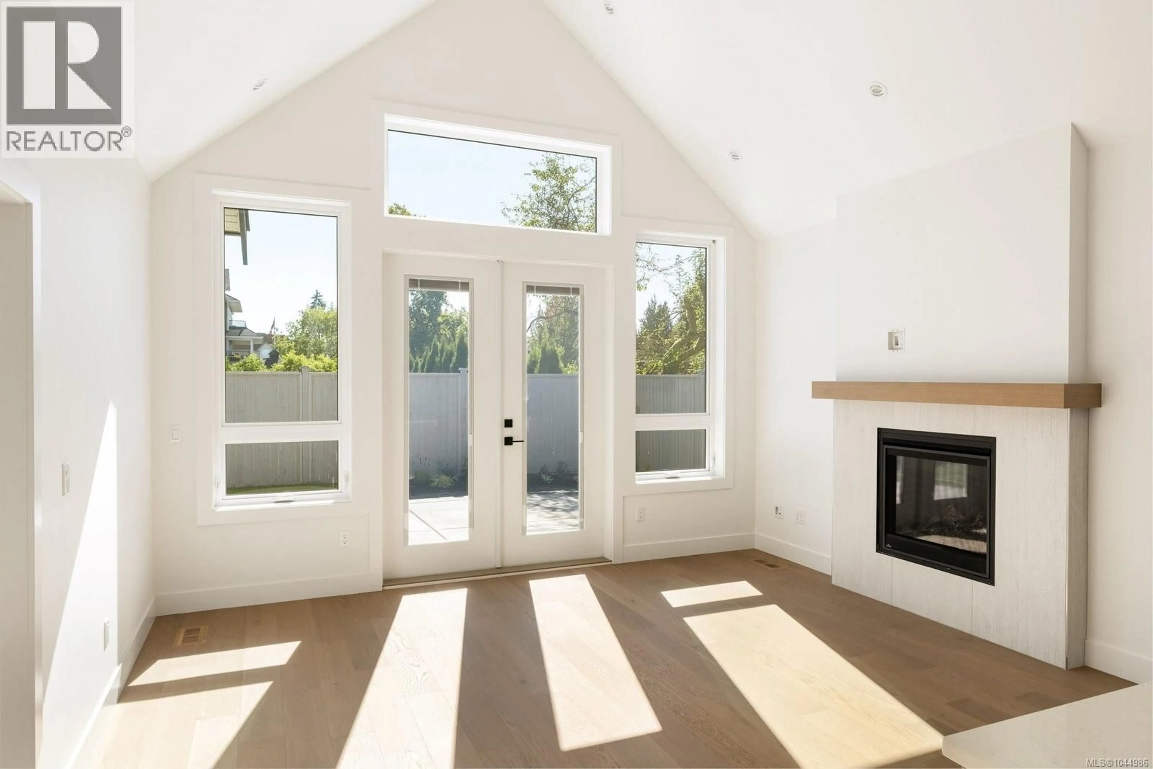 Indoor entryway for 10011 CHICORY PLACE, Sidney British Columbia V8L3N6