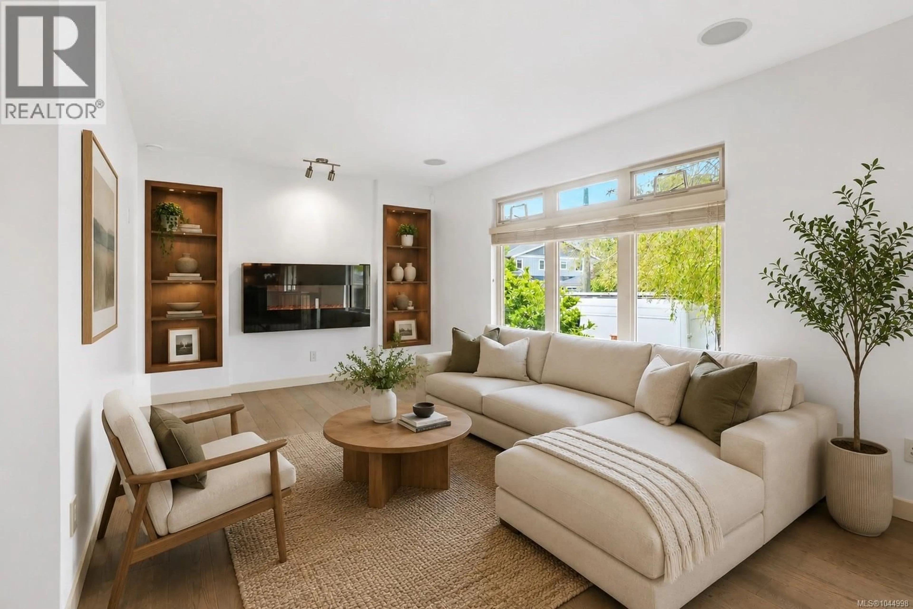 Living room with furniture, unknown for 2112 PENTLAND ROAD, Oak Bay British Columbia V8S2W4
