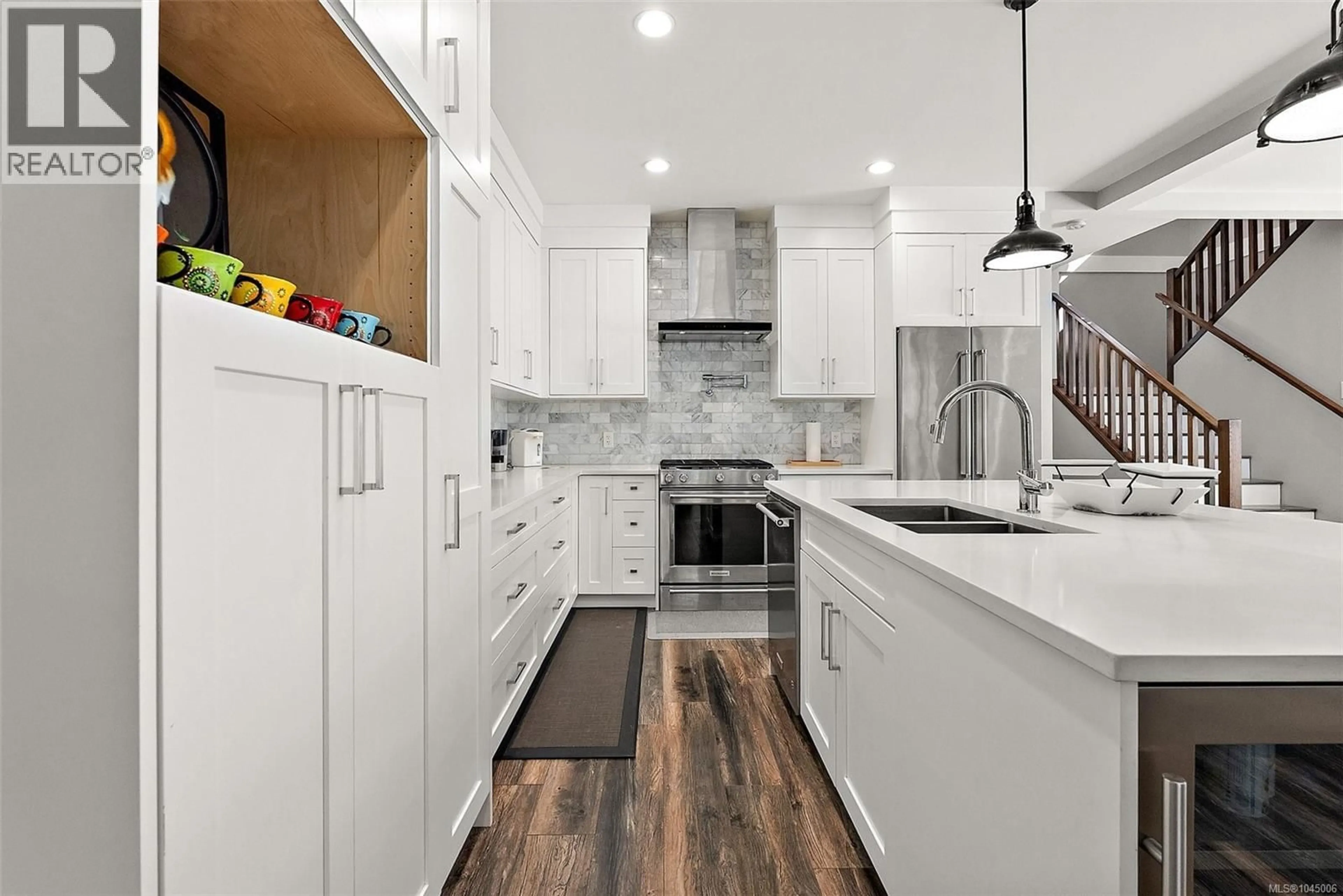 Contemporary kitchen, unknown for 1040 JENKINS AVENUE, Langford British Columbia V9B2N7