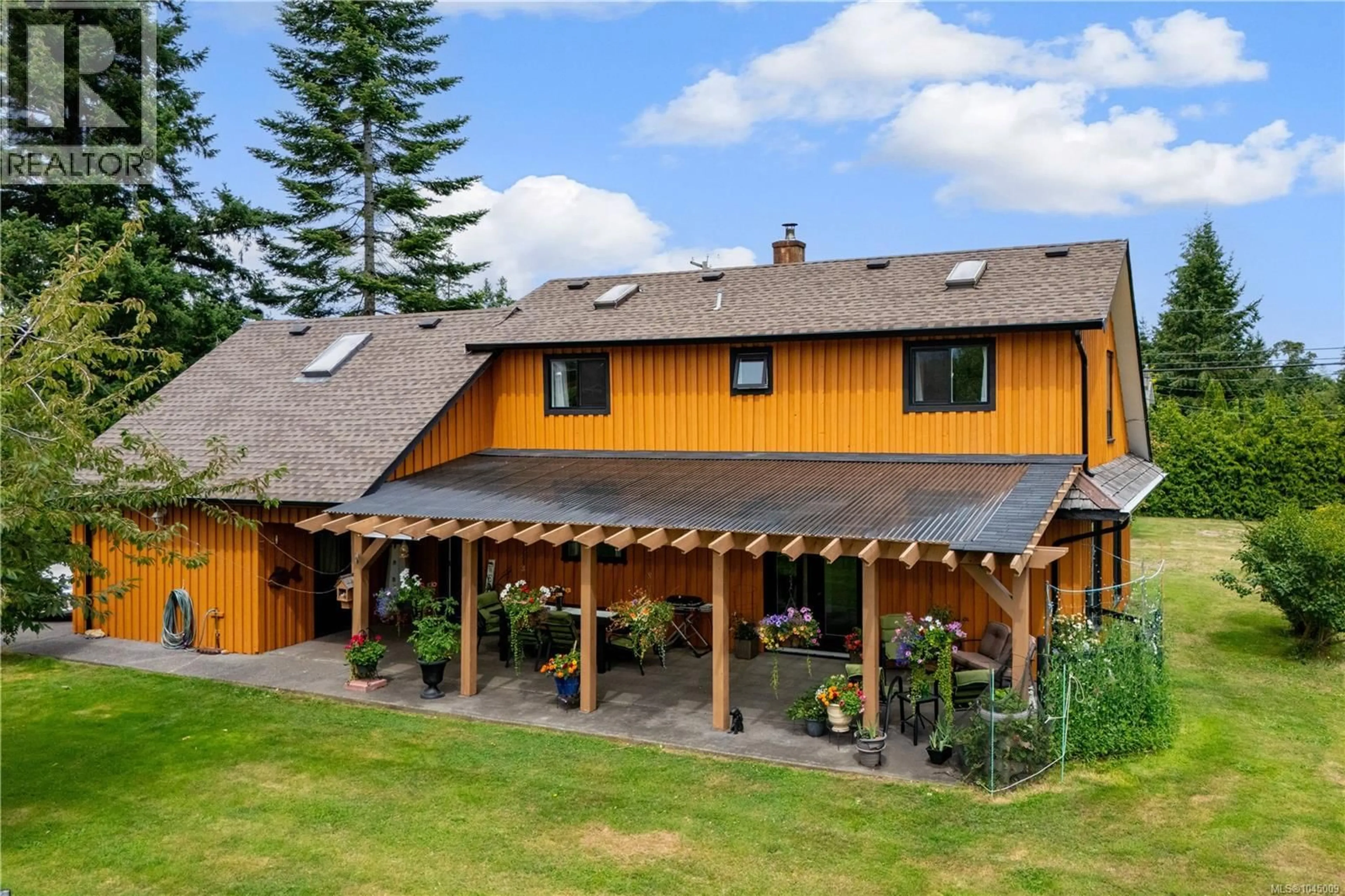 A pic from outside/outdoor area/front of a property/back of a property/a pic from drone, mountain view for 1985 WILLIS ROAD, Campbell River British Columbia V9W3W4