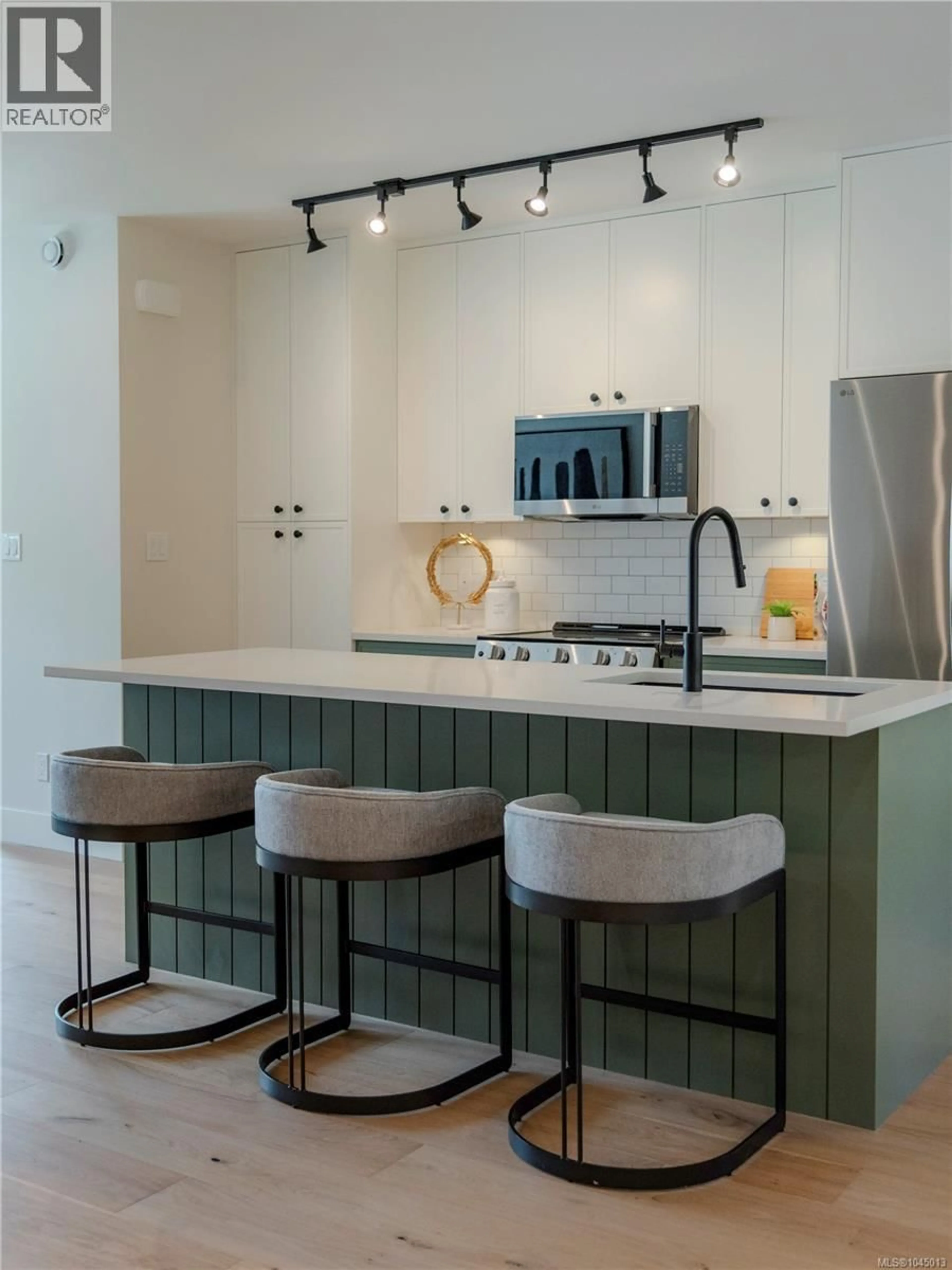 Contemporary kitchen, unknown for 3 - 1830 ALLENBY STREET, Saanich British Columbia V8R3B7