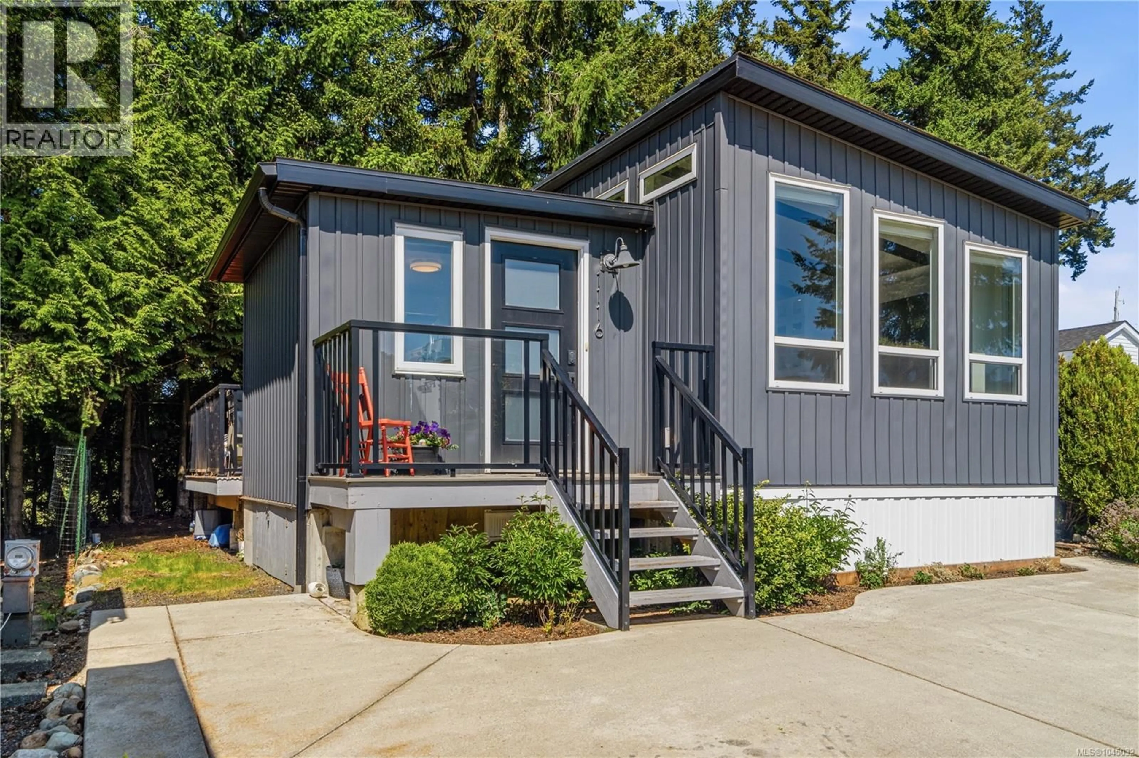 Home with vinyl exterior material, street for 1116 WOSS LAKE DRIVE, Nanaimo British Columbia V9R0M3