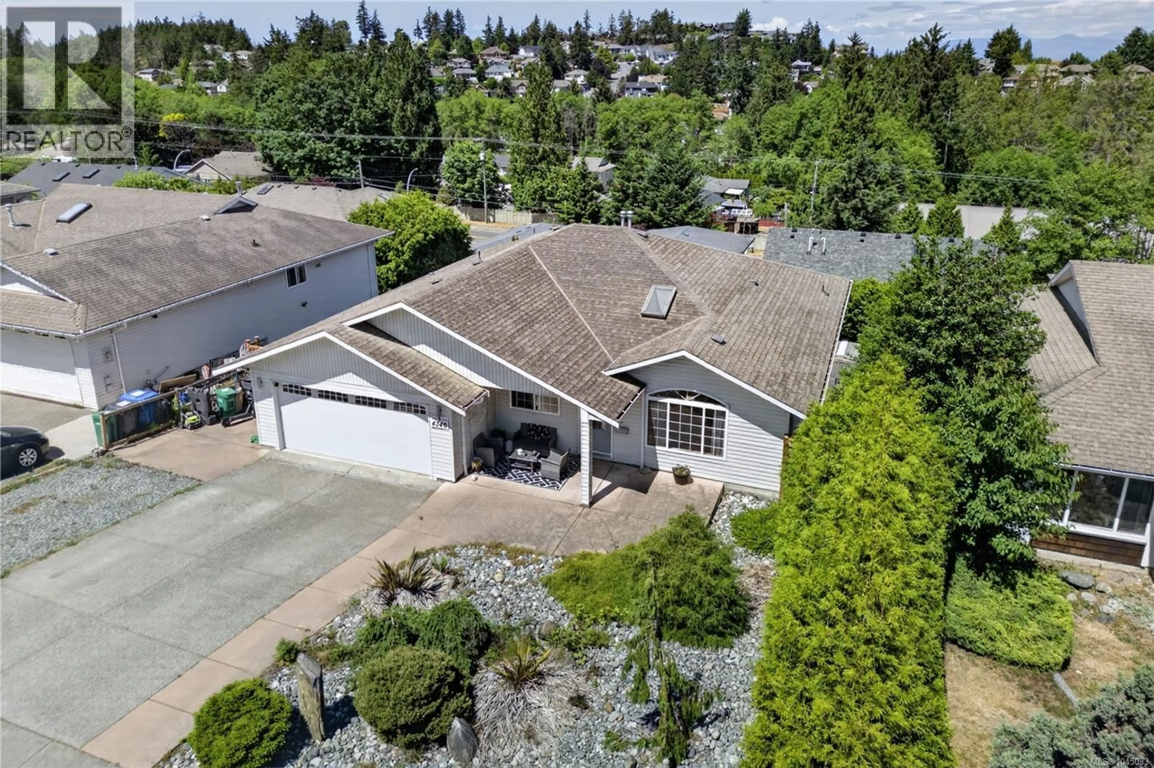 A pic from outside/outdoor area/front of a property/back of a property/a pic from drone, street for 4346 GULFVIEW DRIVE, Nanaimo British Columbia V9T6K4