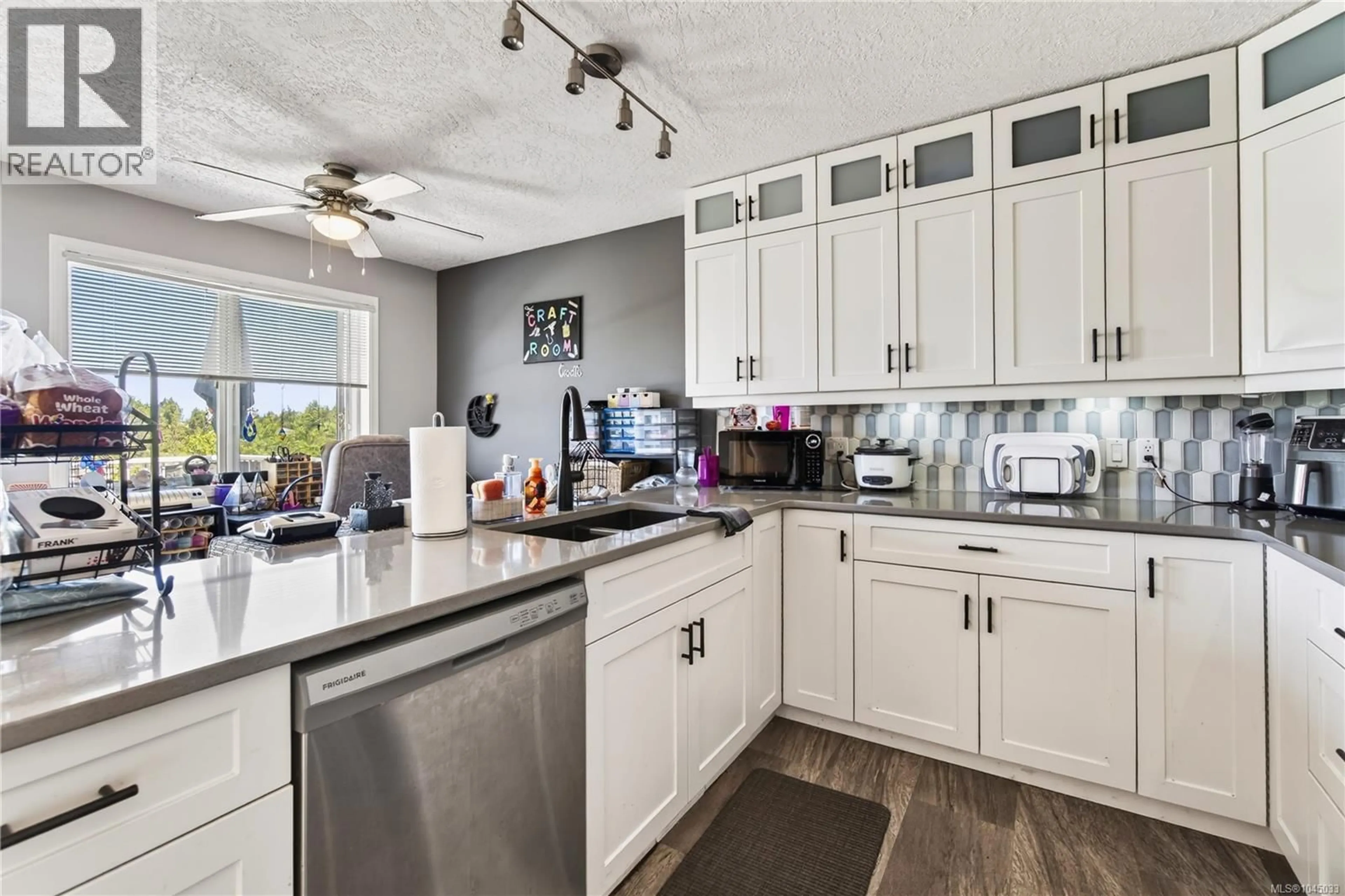Open concept kitchen, ceramic/tile floor for 4346 GULFVIEW DRIVE, Nanaimo British Columbia V9T6K4