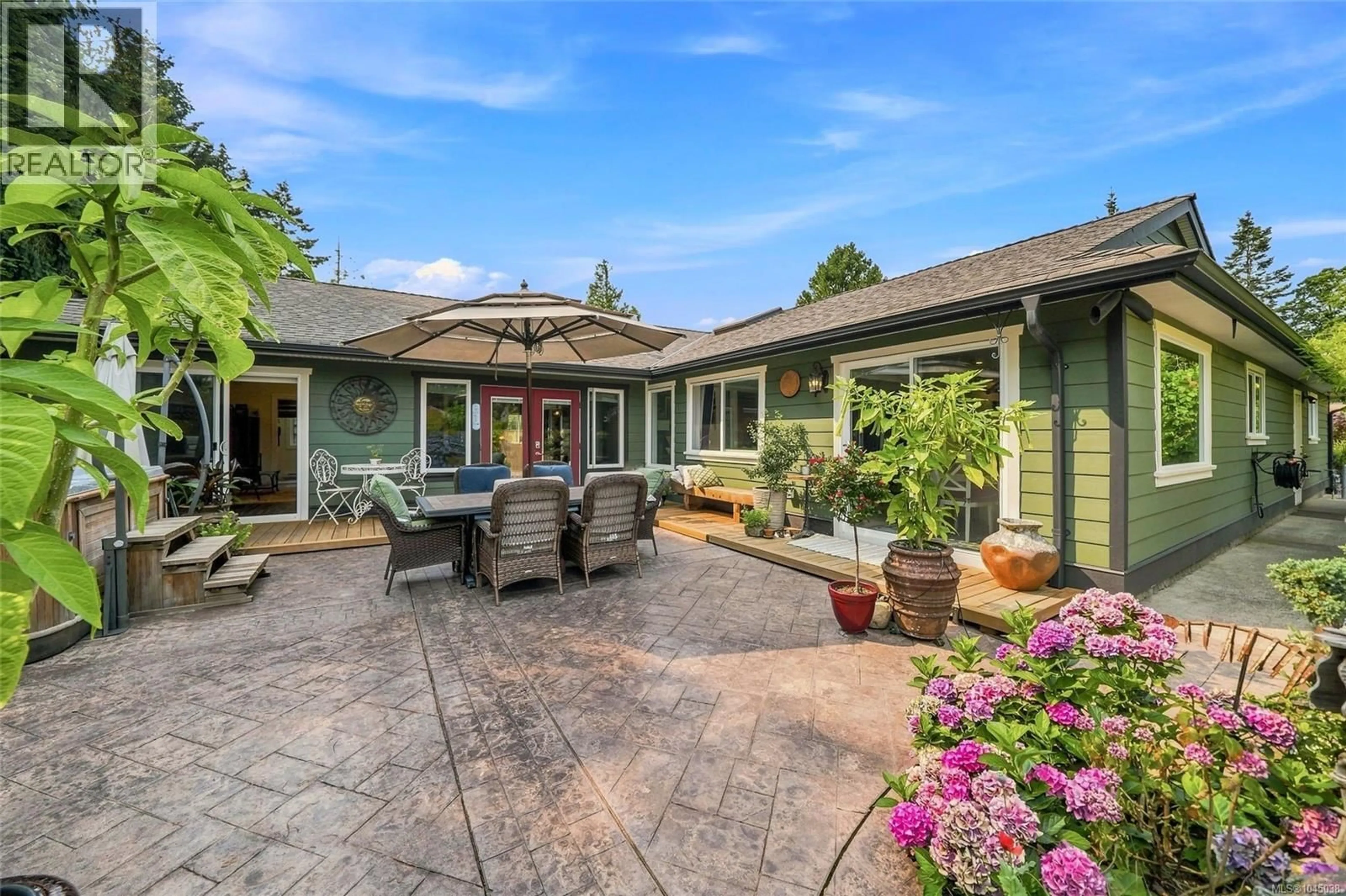 Patio, street for 1056 MALLARD PLACE, Qualicum Beach British Columbia V9K1E8