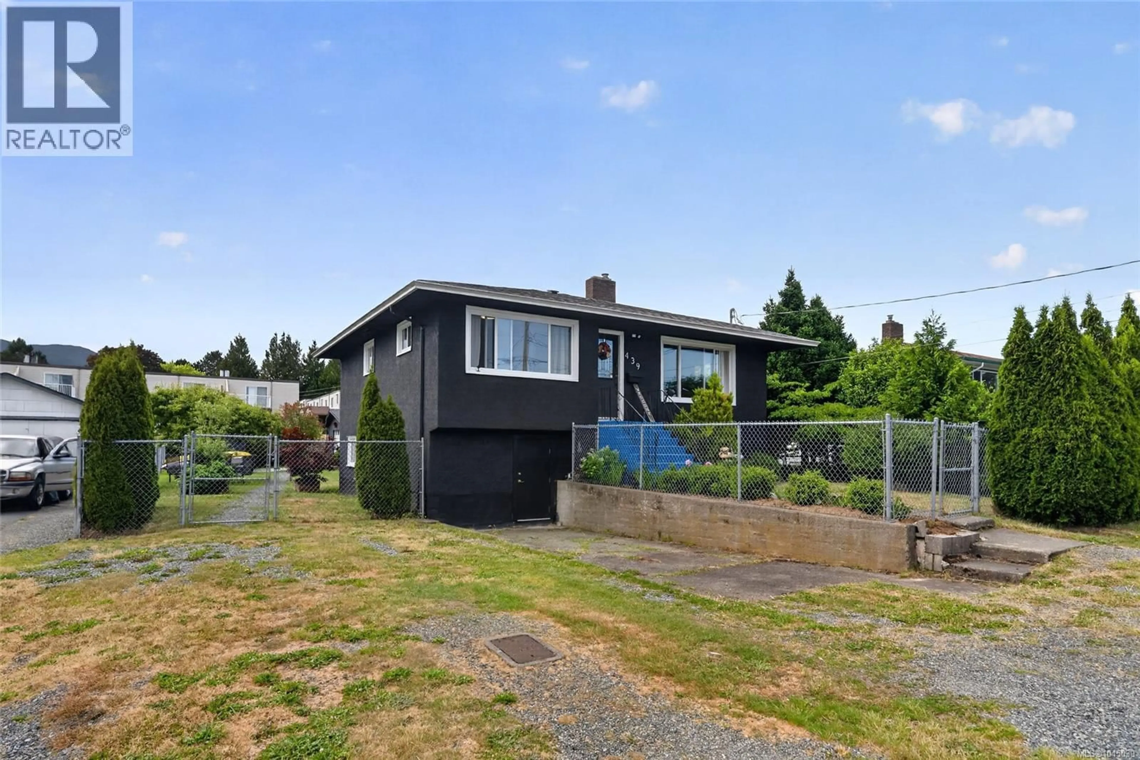 Home with vinyl exterior material, street for 439 STIRLING AVENUE, Nanaimo British Columbia V9R4C3