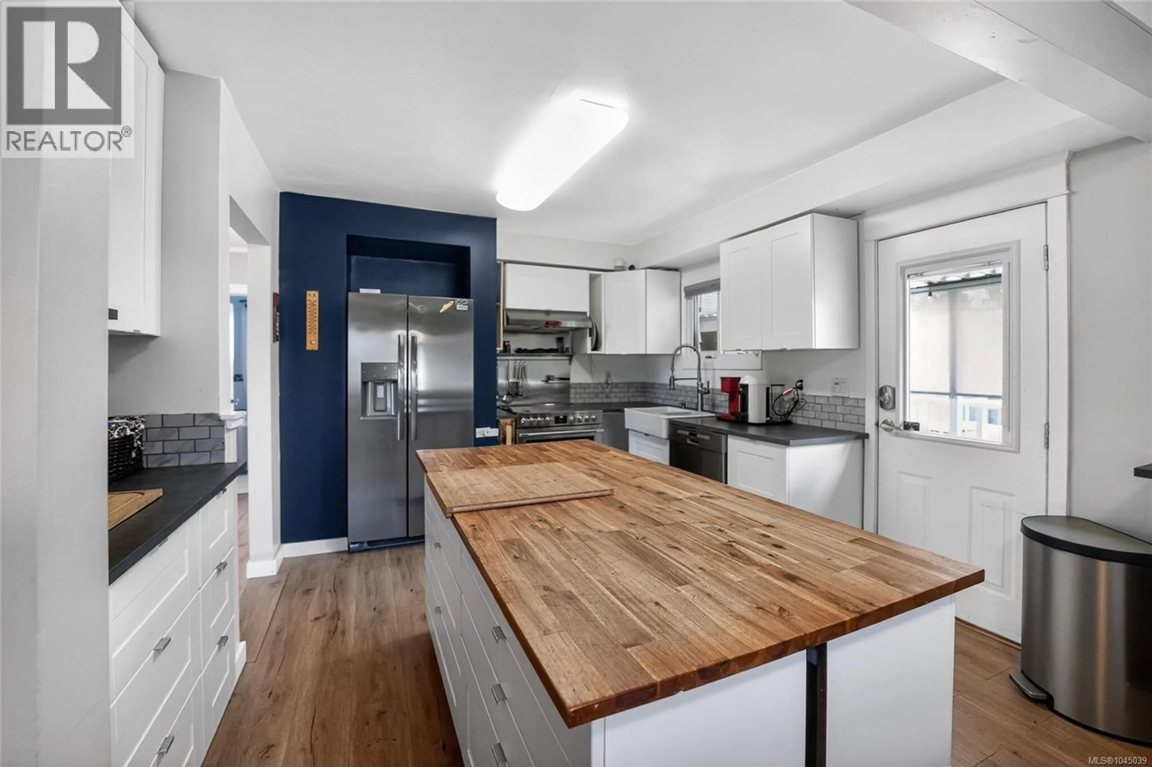 Open concept kitchen, unknown for 439 STIRLING AVENUE, Nanaimo British Columbia V9R4C3