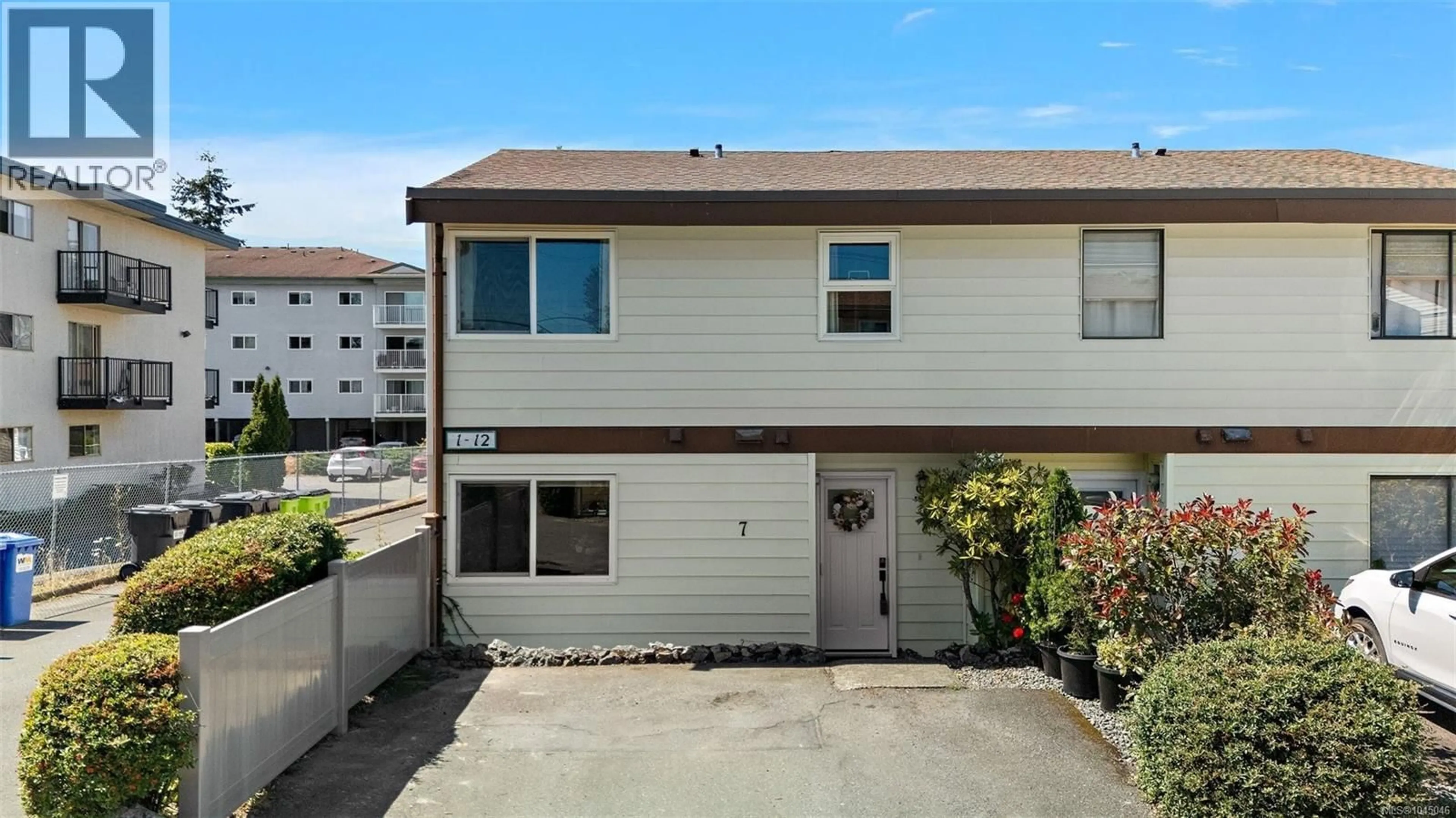Home with vinyl exterior material, street for 7 - 10046 FIFTH STREET, Sidney British Columbia V8L2X9