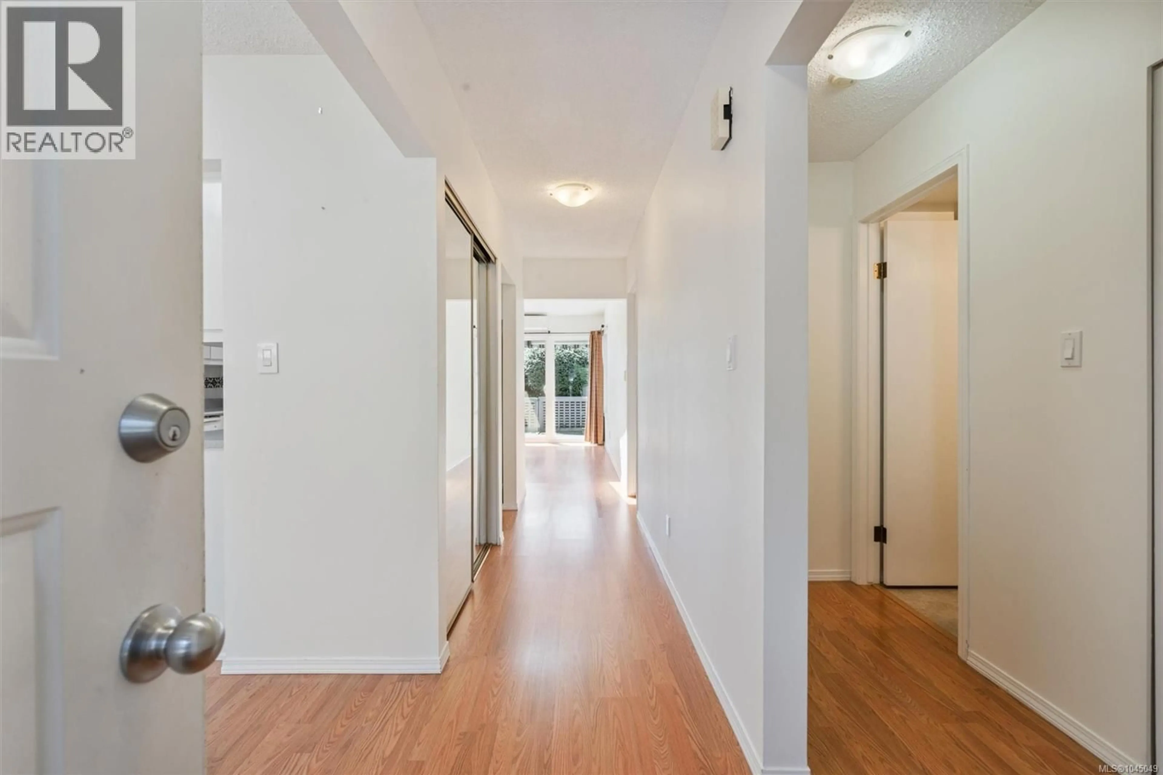 Indoor foyer for 4 - 1184 CLARKE ROAD, Central Saanich British Columbia V8N2C3