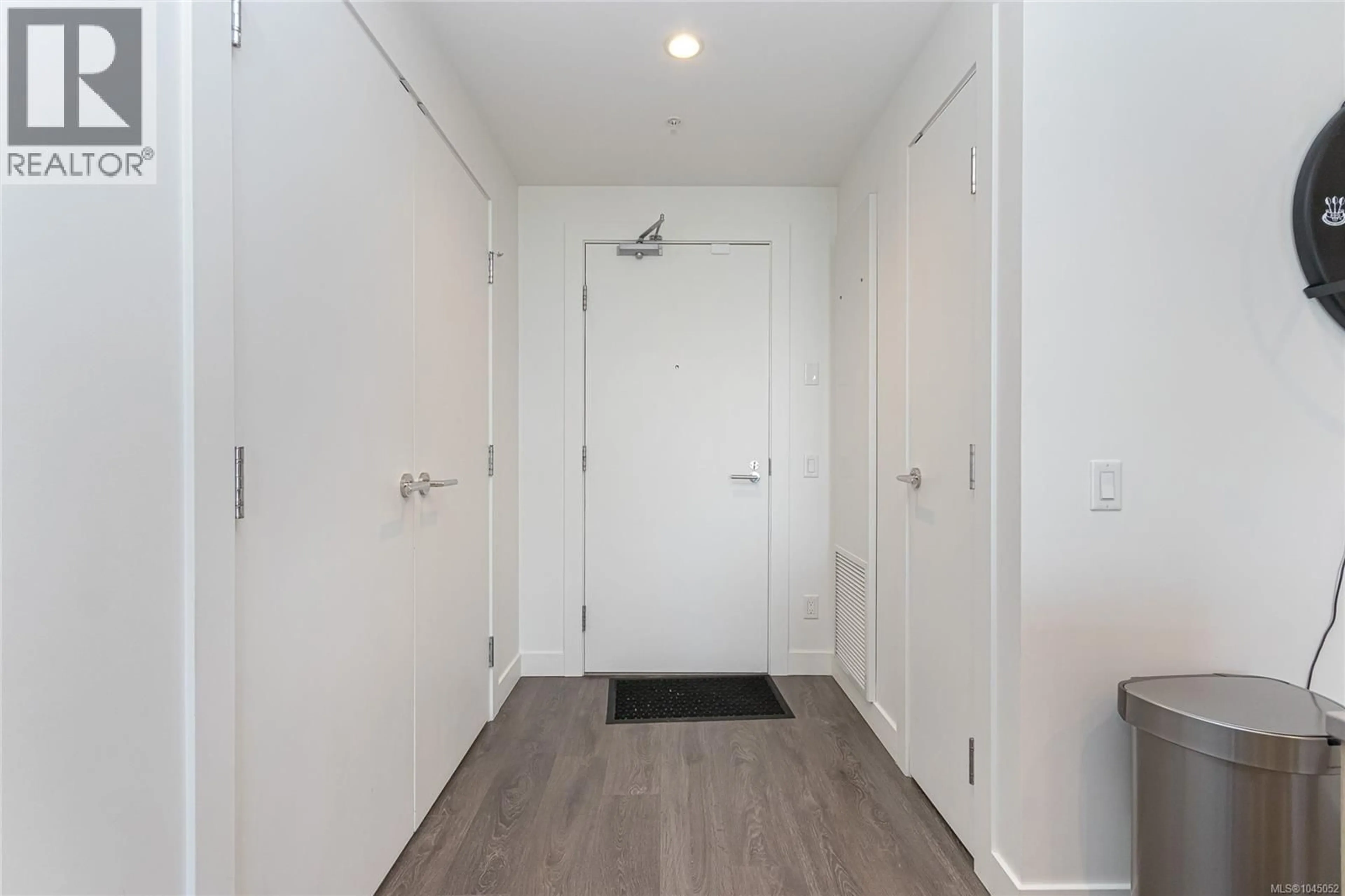 Indoor entryway for 606 - 60 SAGHALIE ROAD, Victoria British Columbia V9A0H1